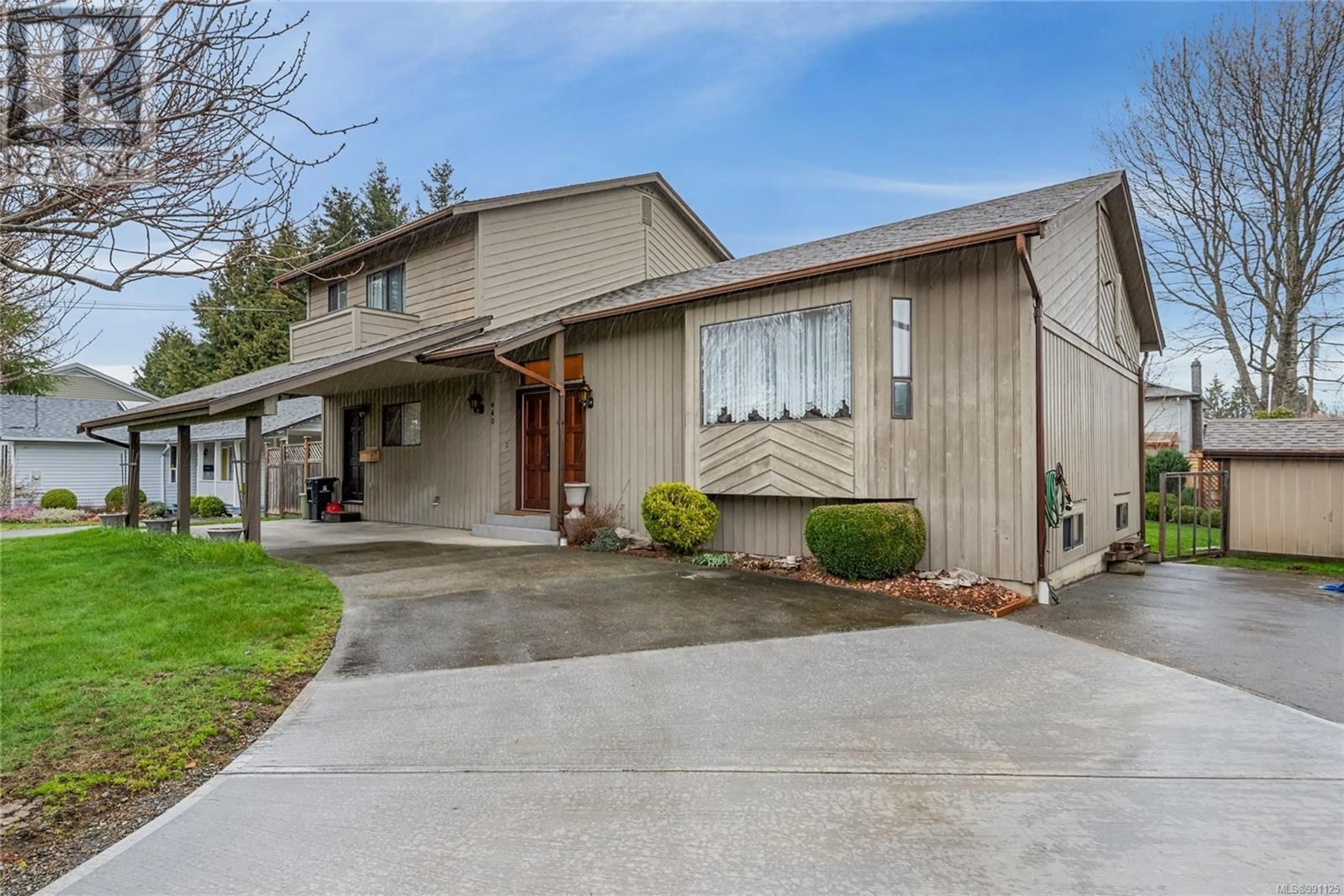 Home with vinyl exterior material, street for 640 Torrence Rd, Comox British Columbia V9M3H7