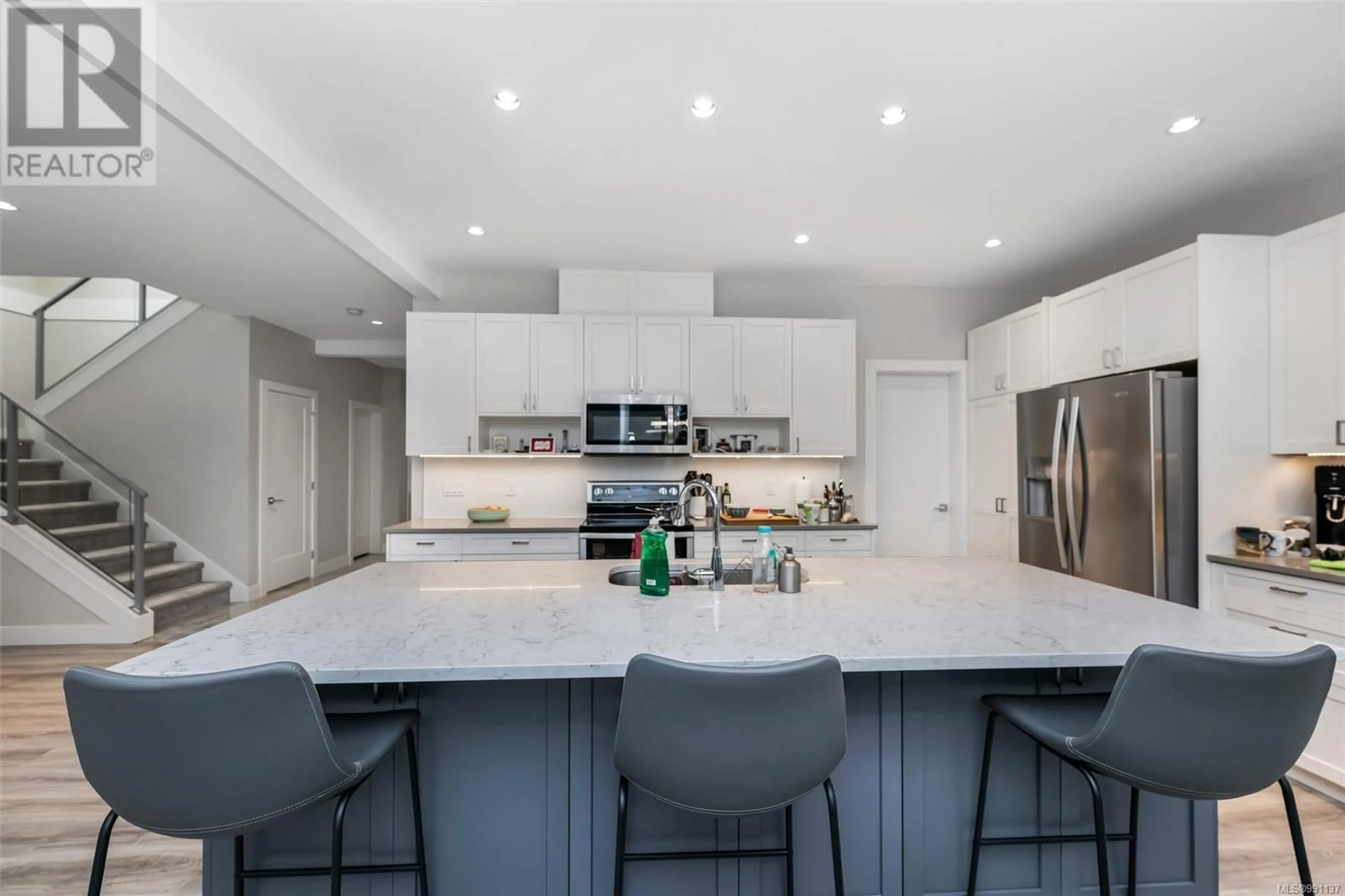 Open concept kitchen, ceramic/tile floor for 3315 WEST OAK PLACE, Langford British Columbia V9C2P2