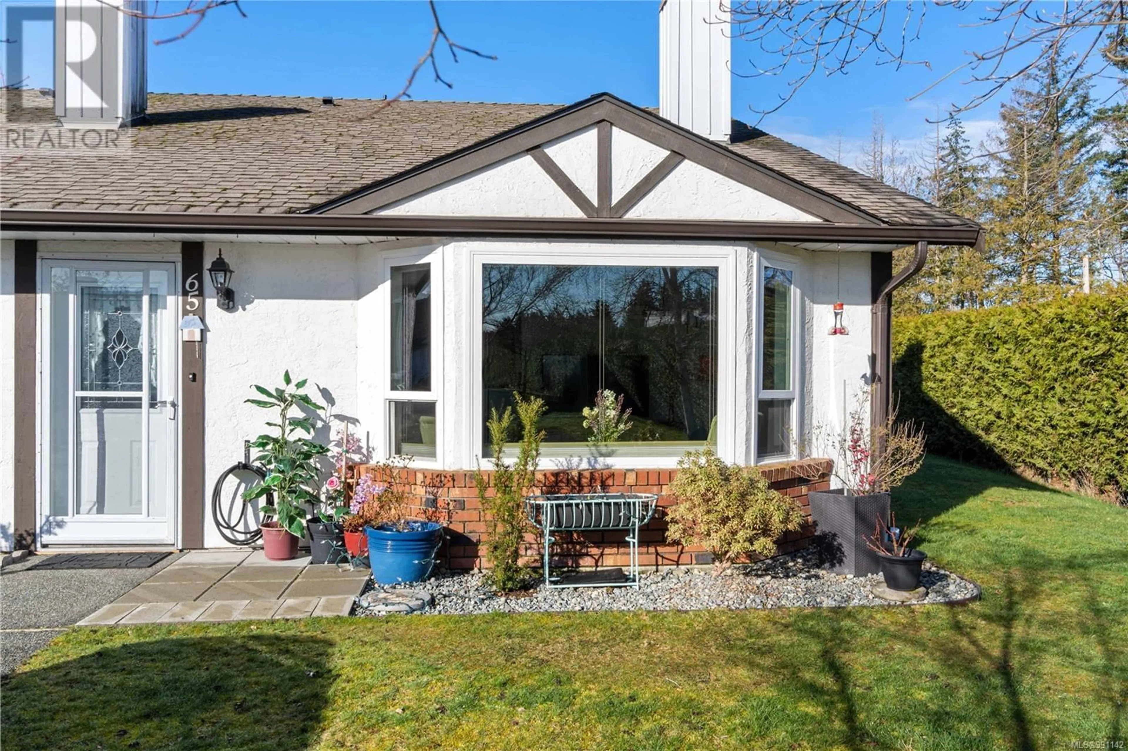 Home with vinyl exterior material, street for 65 - 120 FINHOLM STREET, Parksville British Columbia V9P1J6