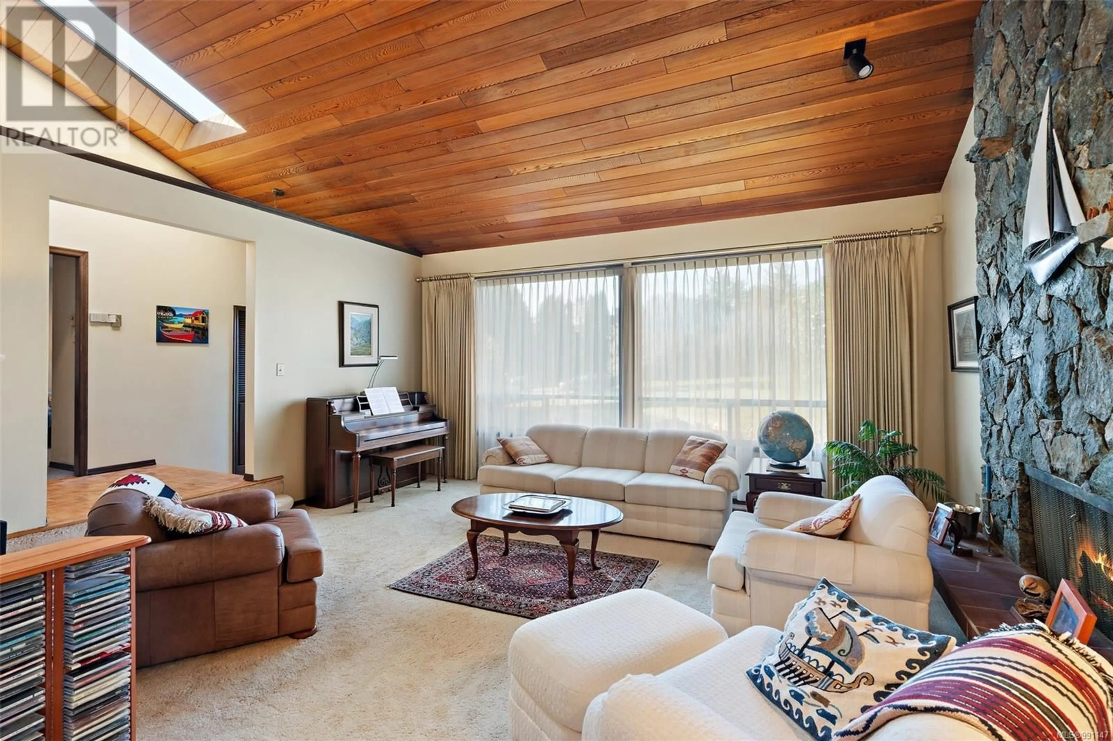 Living room with furniture, wood/laminate floor for 2278 Greenlands Rd, Saanich British Columbia V8N4T4