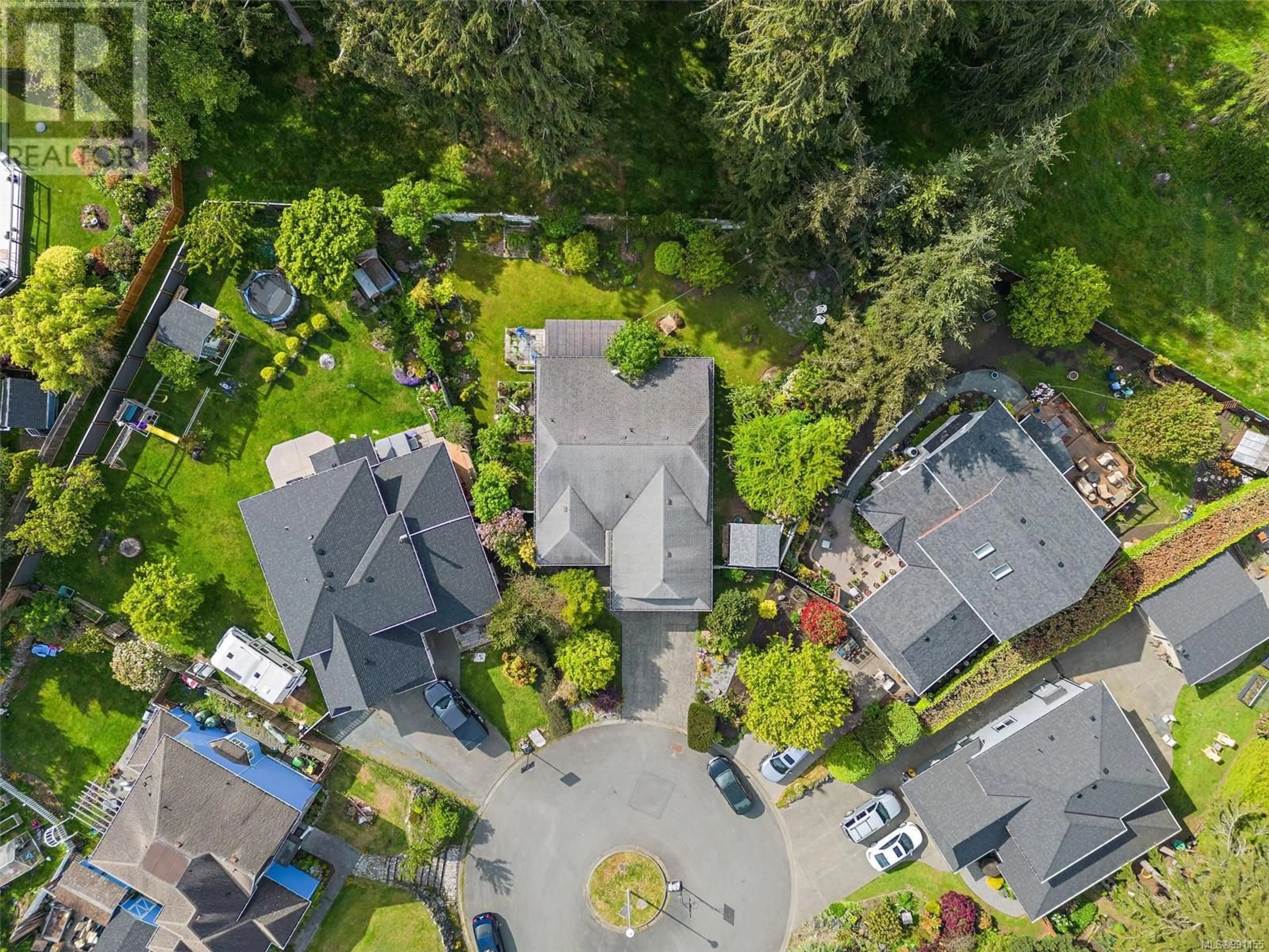 A pic from outside/outdoor area/front of a property/back of a property/a pic from drone, street for 1639 ELISE CLOSE, Sooke British Columbia V9Z0T7
