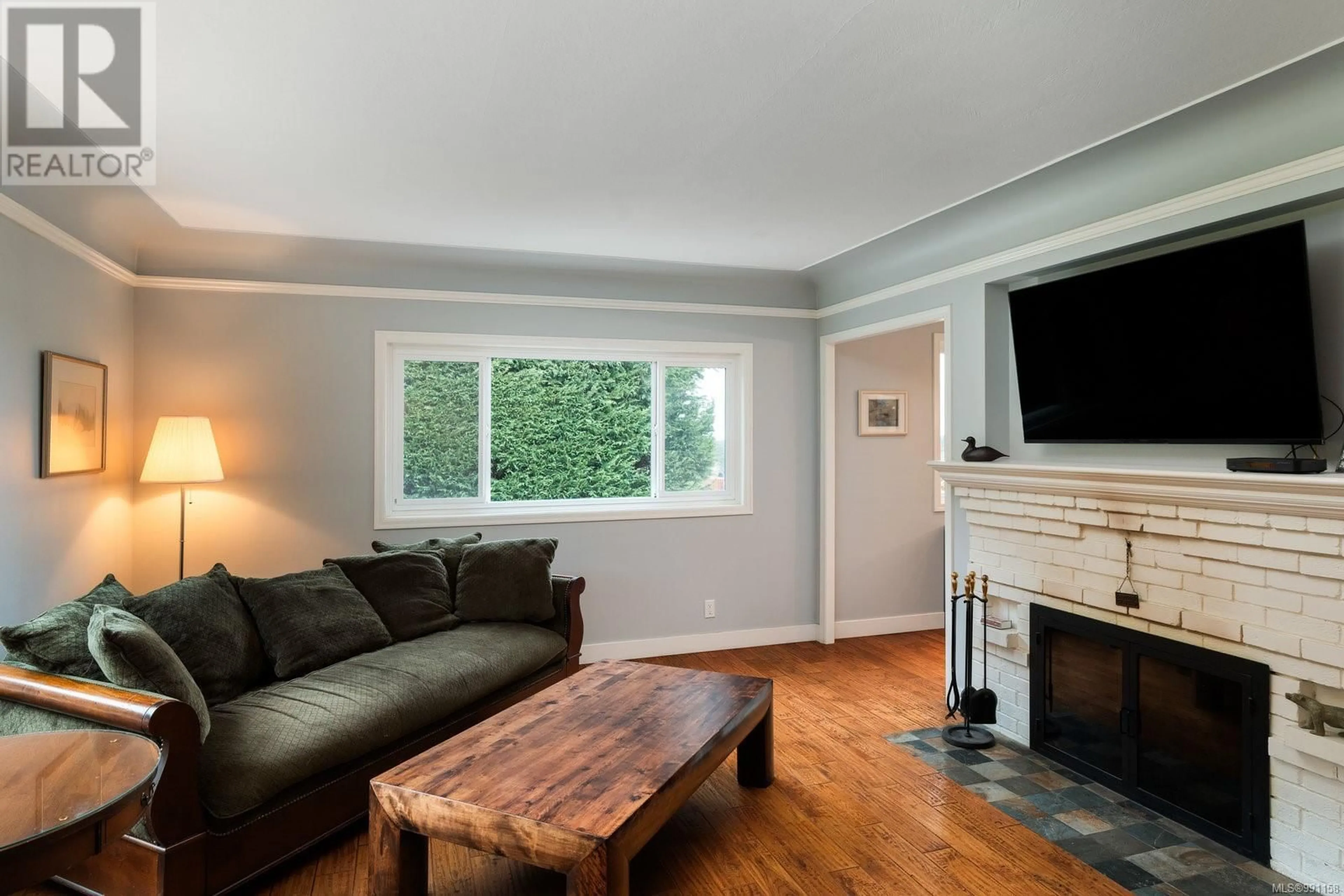 Living room with furniture, wood/laminate floor for 6435 Oldfield Rd, Central Saanich British Columbia V8M1X8