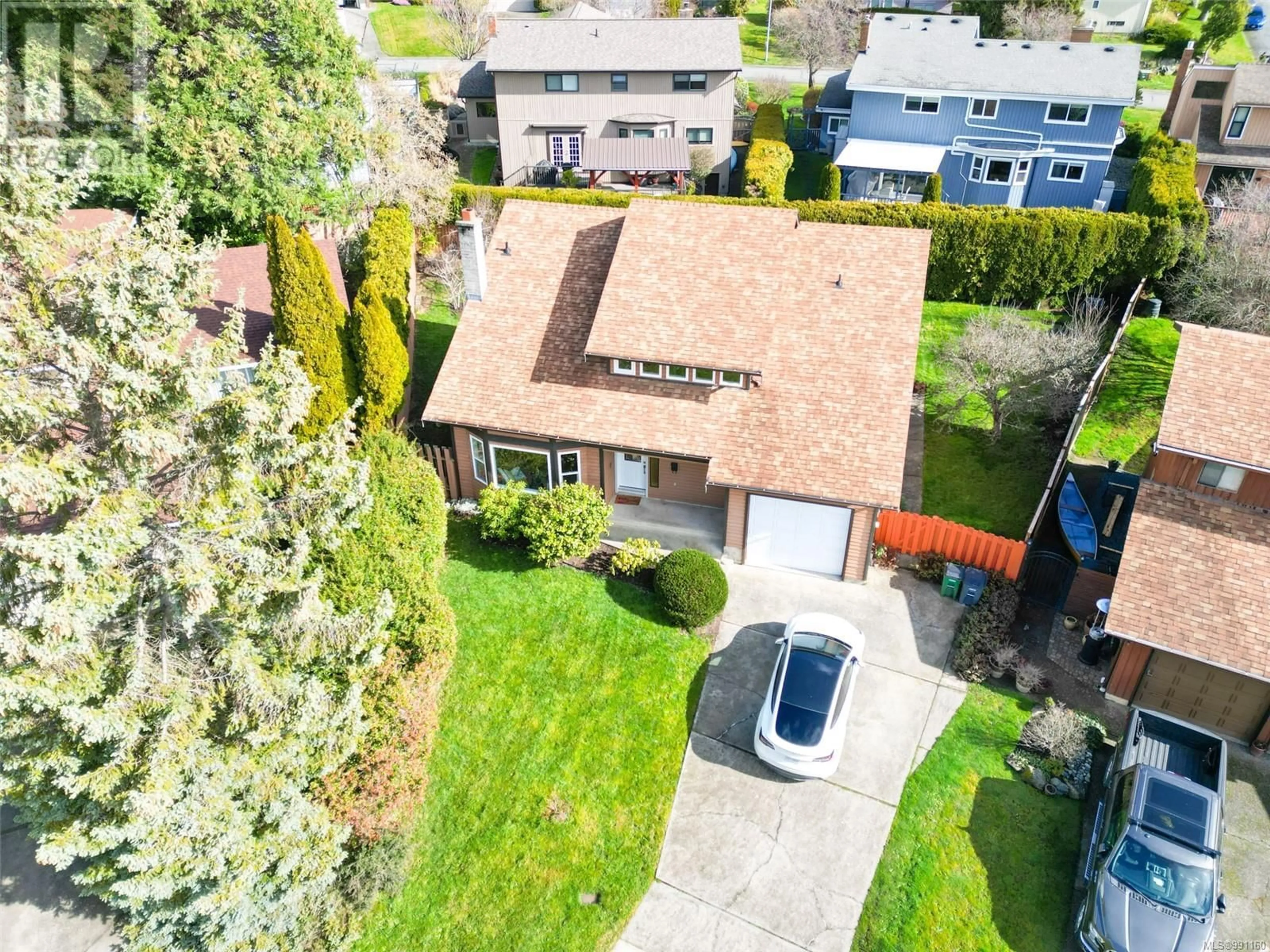 A pic from outside/outdoor area/front of a property/back of a property/a pic from drone, street for 4217 Belvedere Rd, Saanich British Columbia V8X2M9