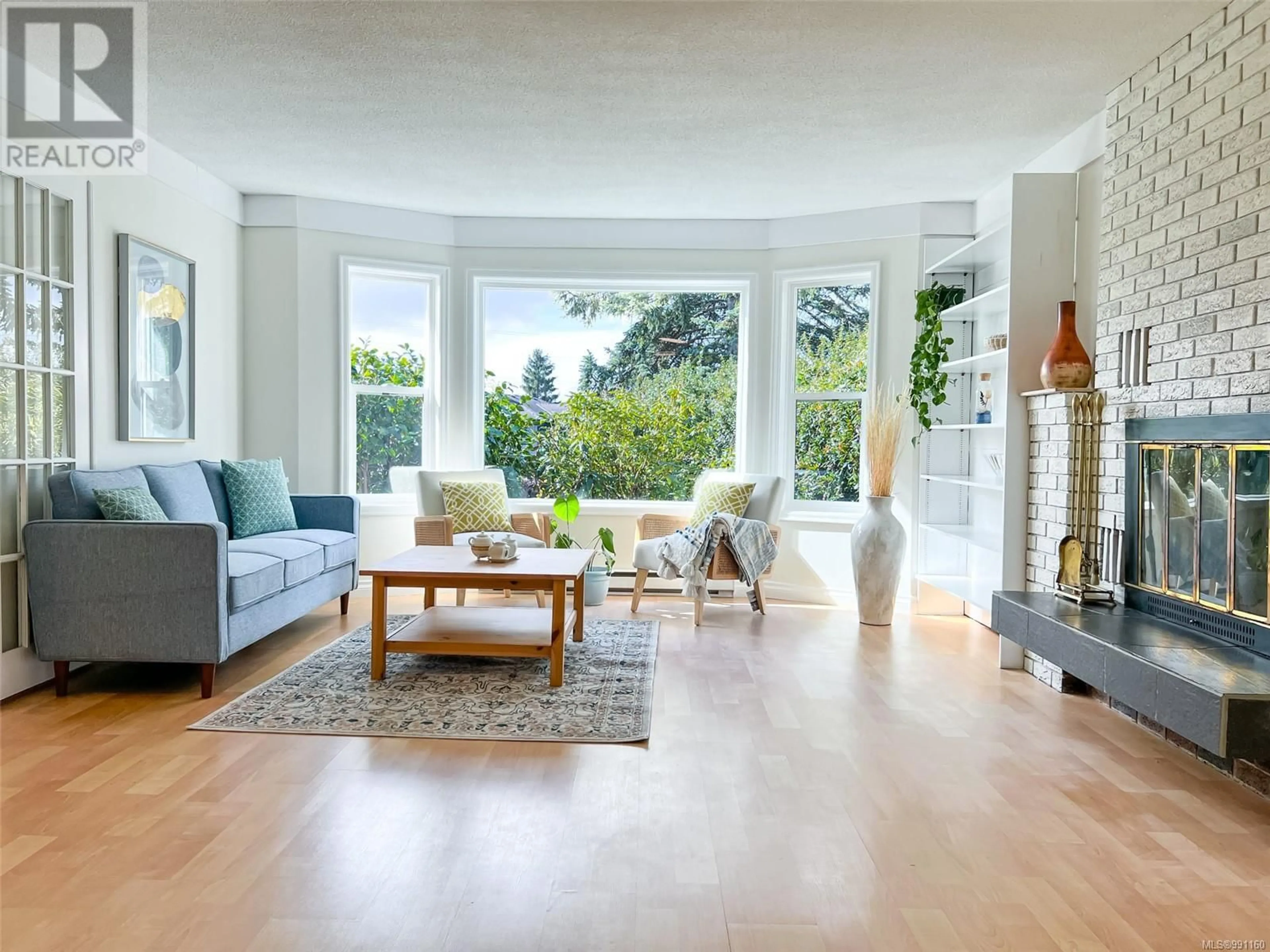 Living room with furniture, unknown for 4217 Belvedere Rd, Saanich British Columbia V8X2M9