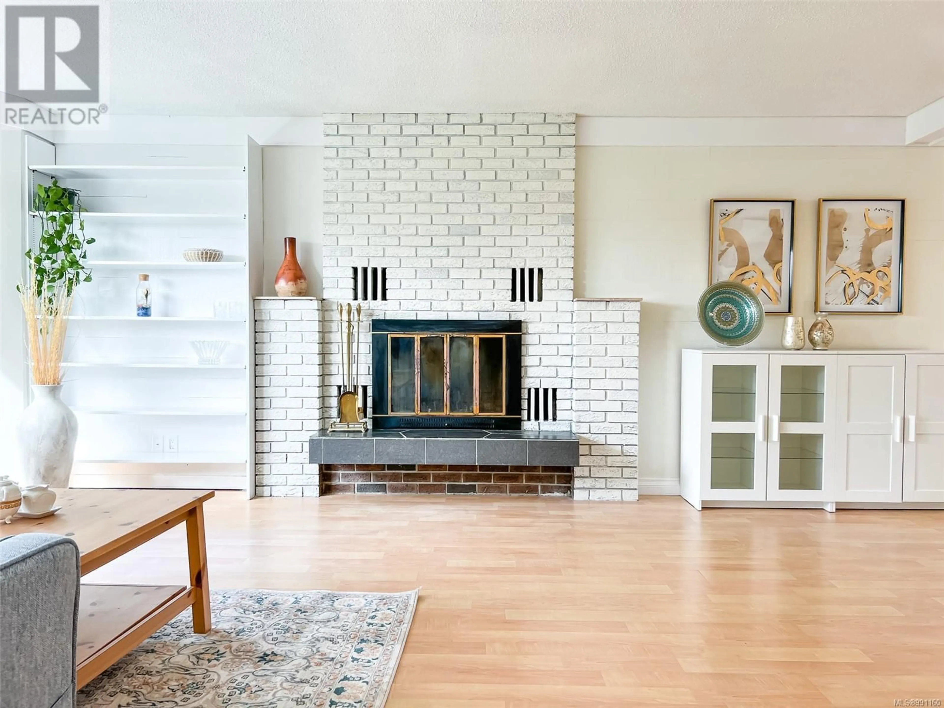 Living room with furniture, unknown for 4217 Belvedere Rd, Saanich British Columbia V8X2M9