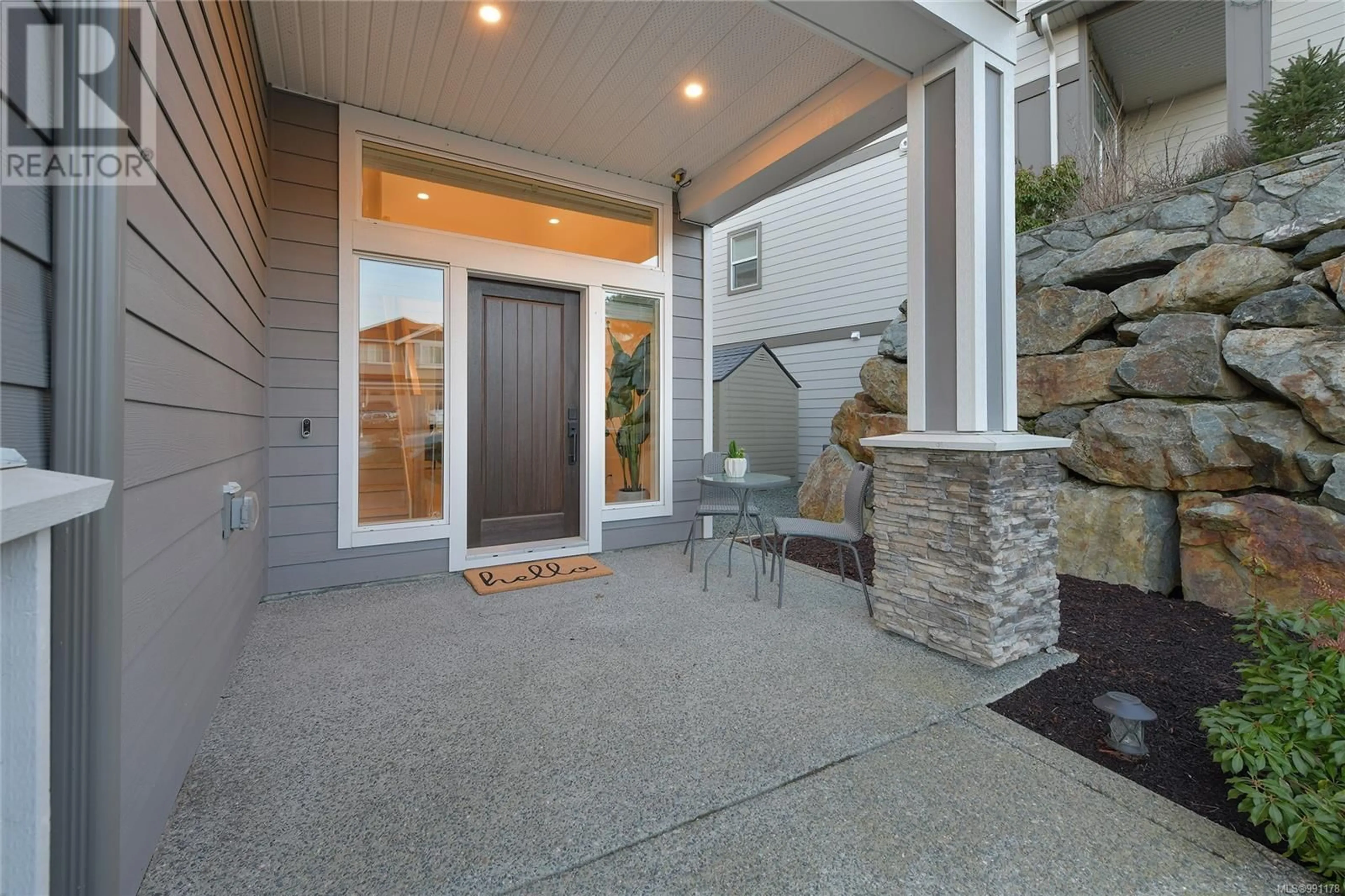 Indoor entryway for 1299 Flint Ave, Langford British Columbia V9B0Y6