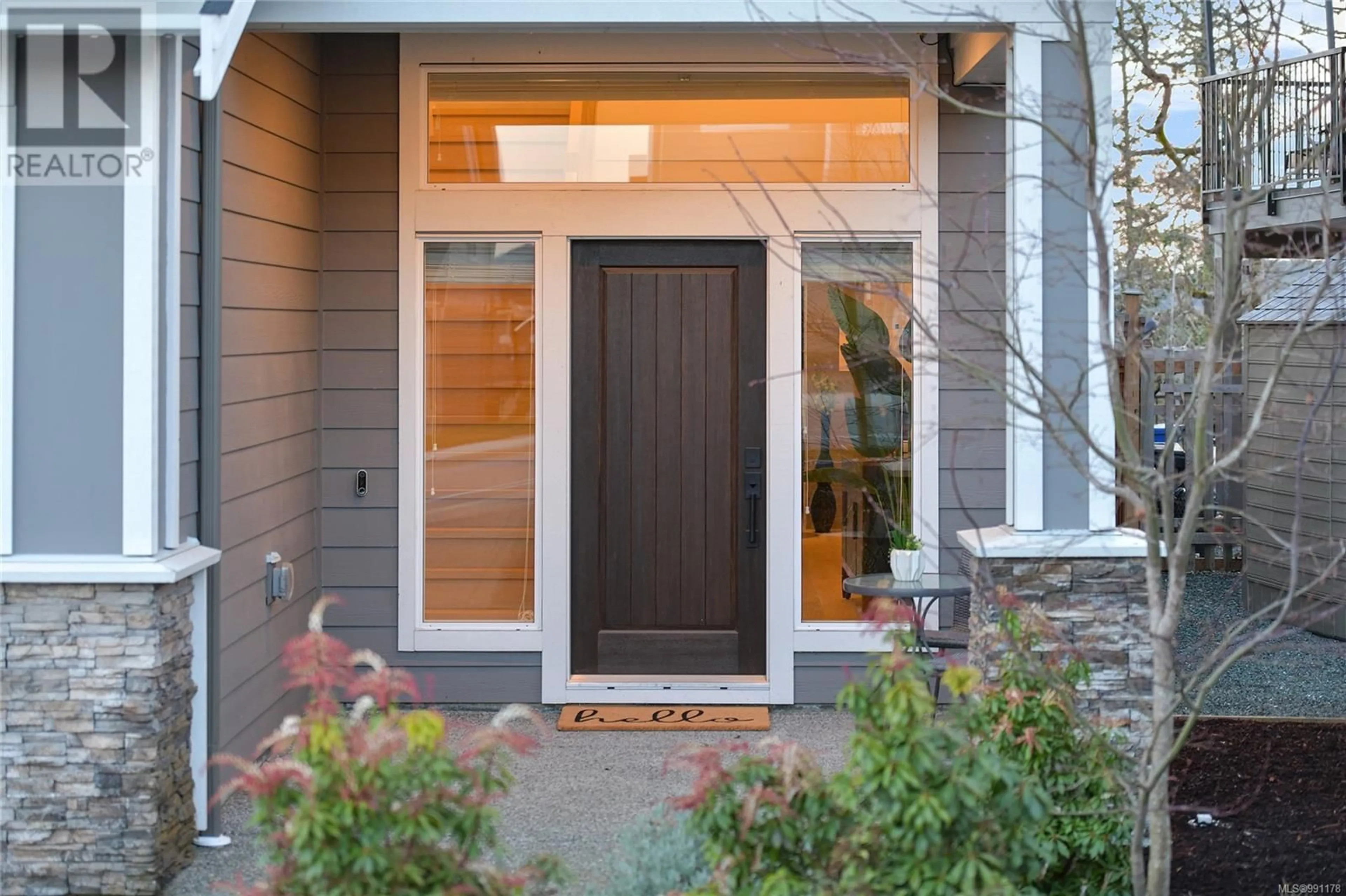 Indoor entryway for 1299 Flint Ave, Langford British Columbia V9B0Y6