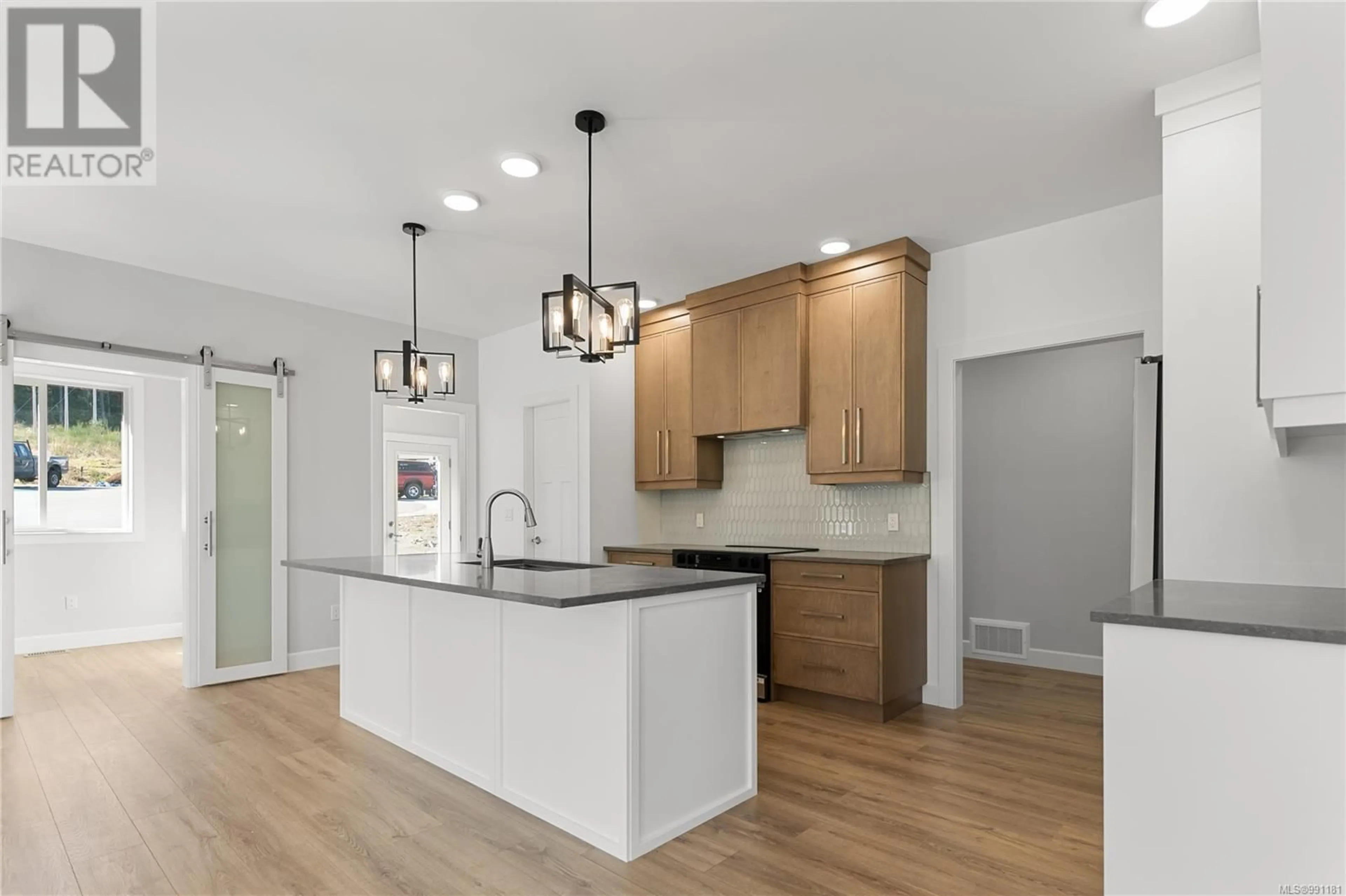 Open concept kitchen, wood/laminate floor for 433 COLONIA DRIVE, Ladysmith British Columbia V9G0B8