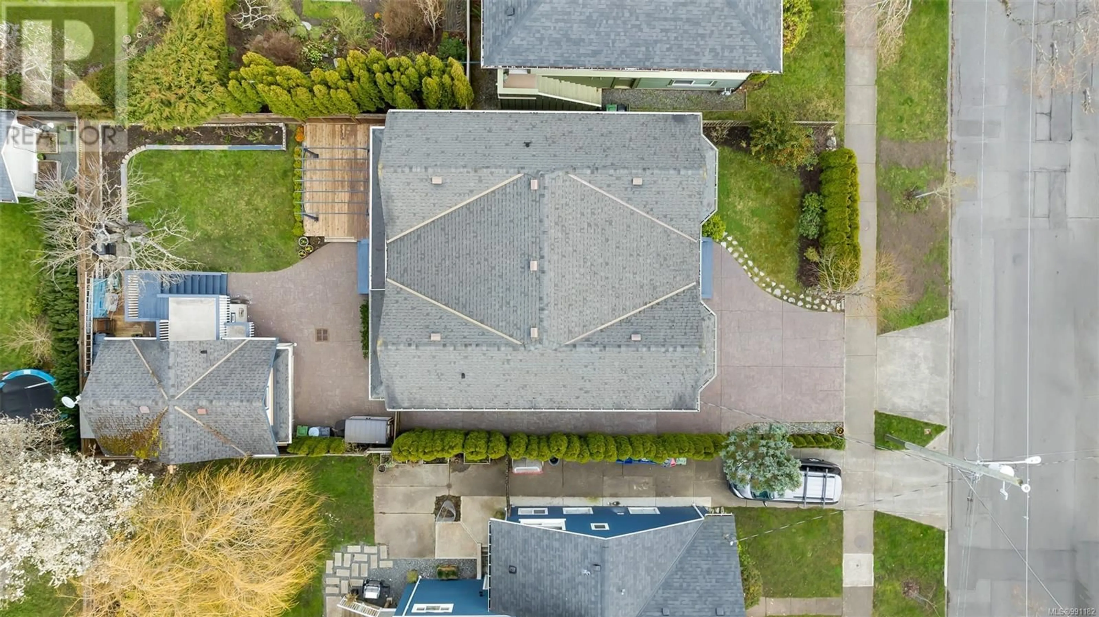 A pic from outside/outdoor area/front of a property/back of a property/a pic from drone, street for 1640 Ross St, Victoria British Columbia V8S1J8