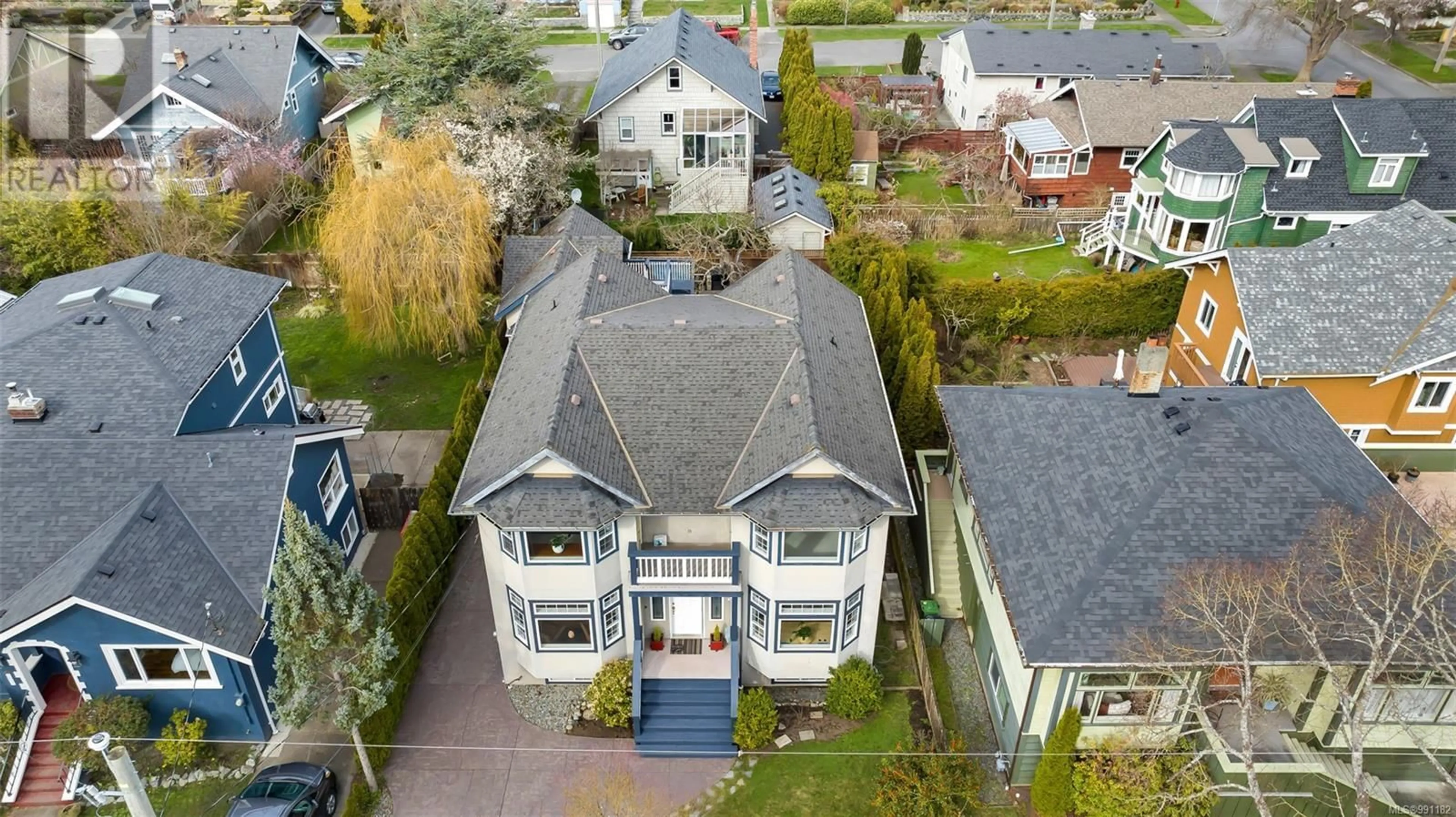 A pic from outside/outdoor area/front of a property/back of a property/a pic from drone, street for 1640 Ross St, Victoria British Columbia V8S1J8