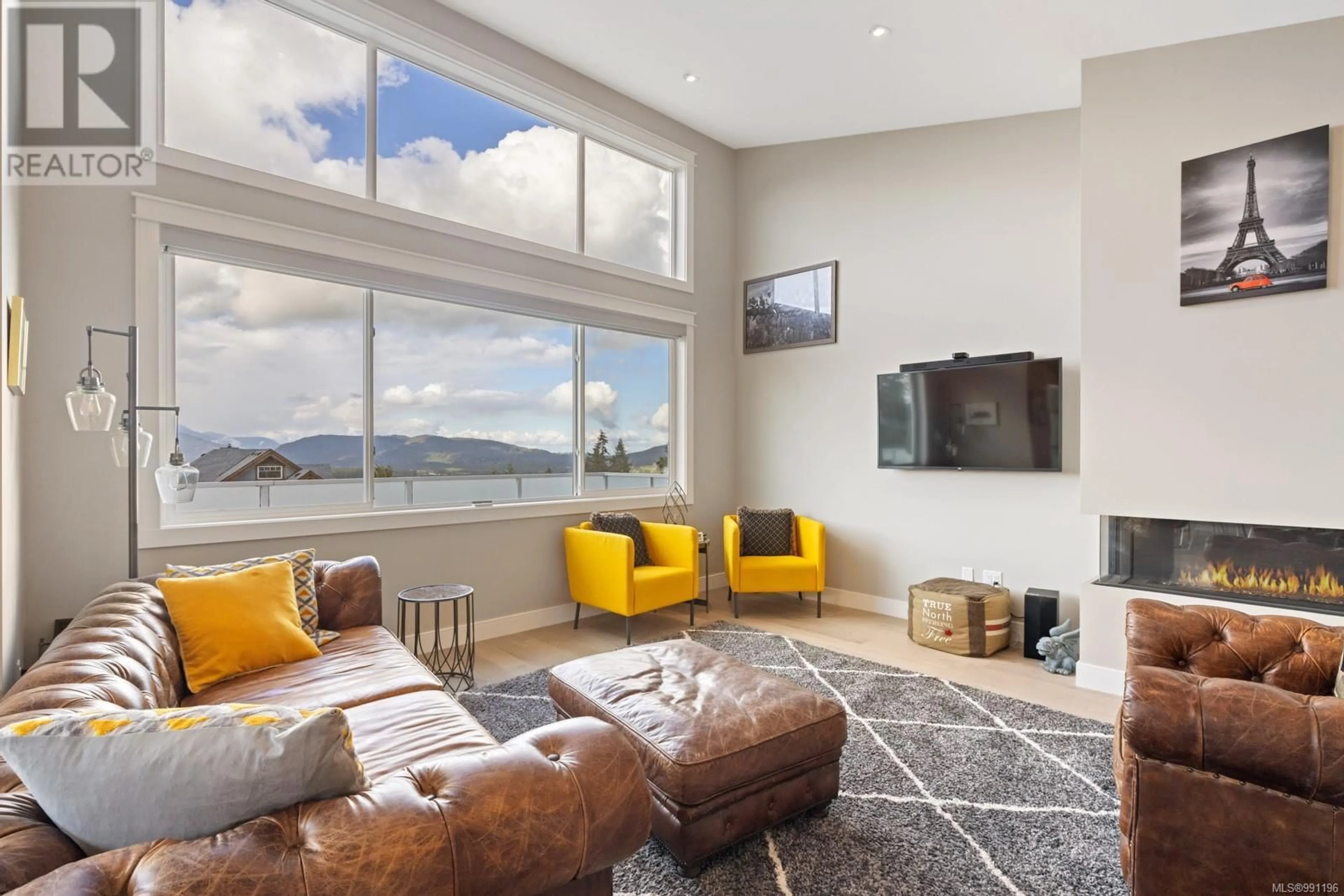 Living room with furniture, unknown for 6089 SANSUM DRIVE, Duncan British Columbia V9L0B3