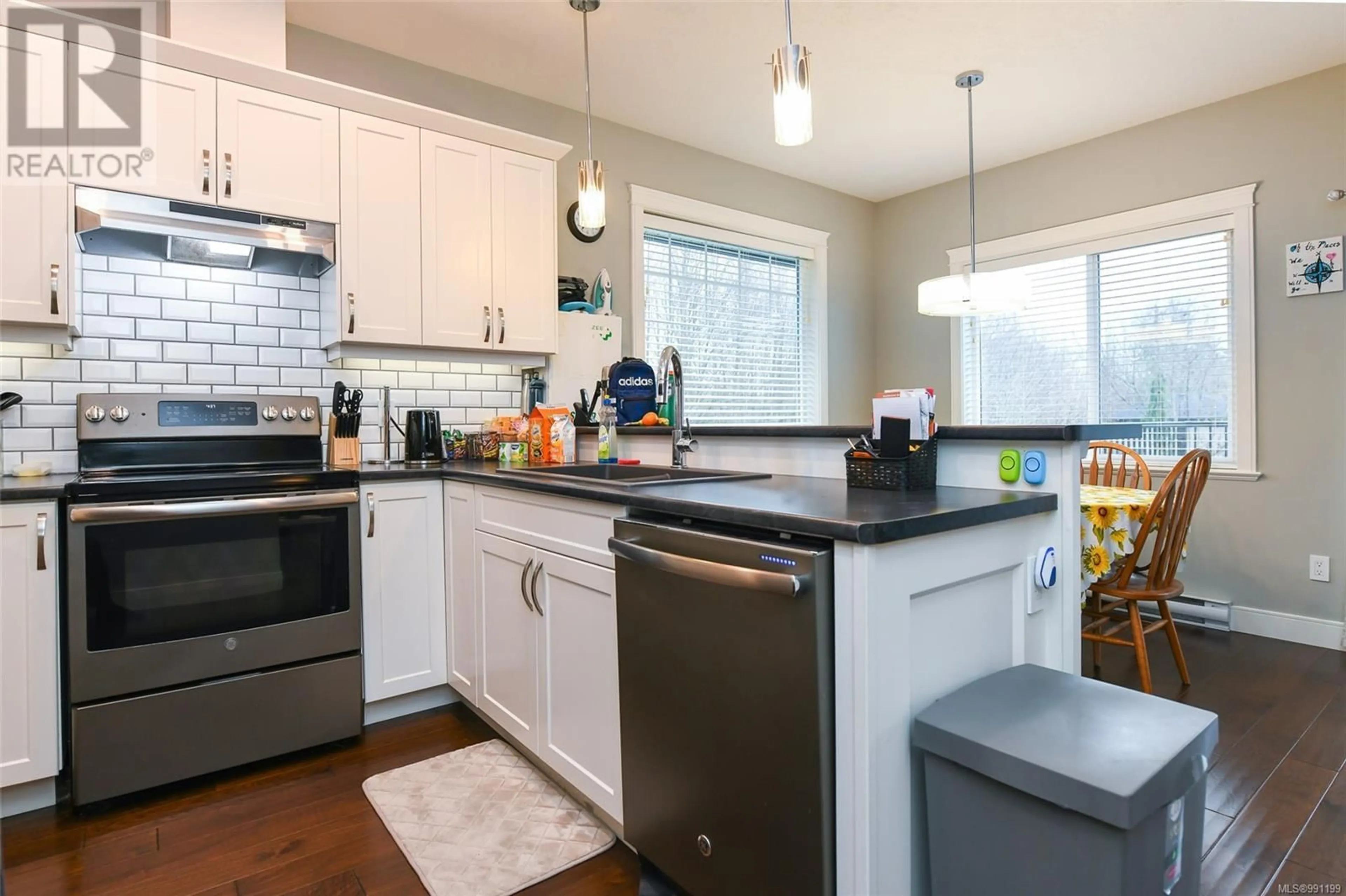 Open concept kitchen, unknown for 133 2077 20th St, Courtenay British Columbia V9N0G2