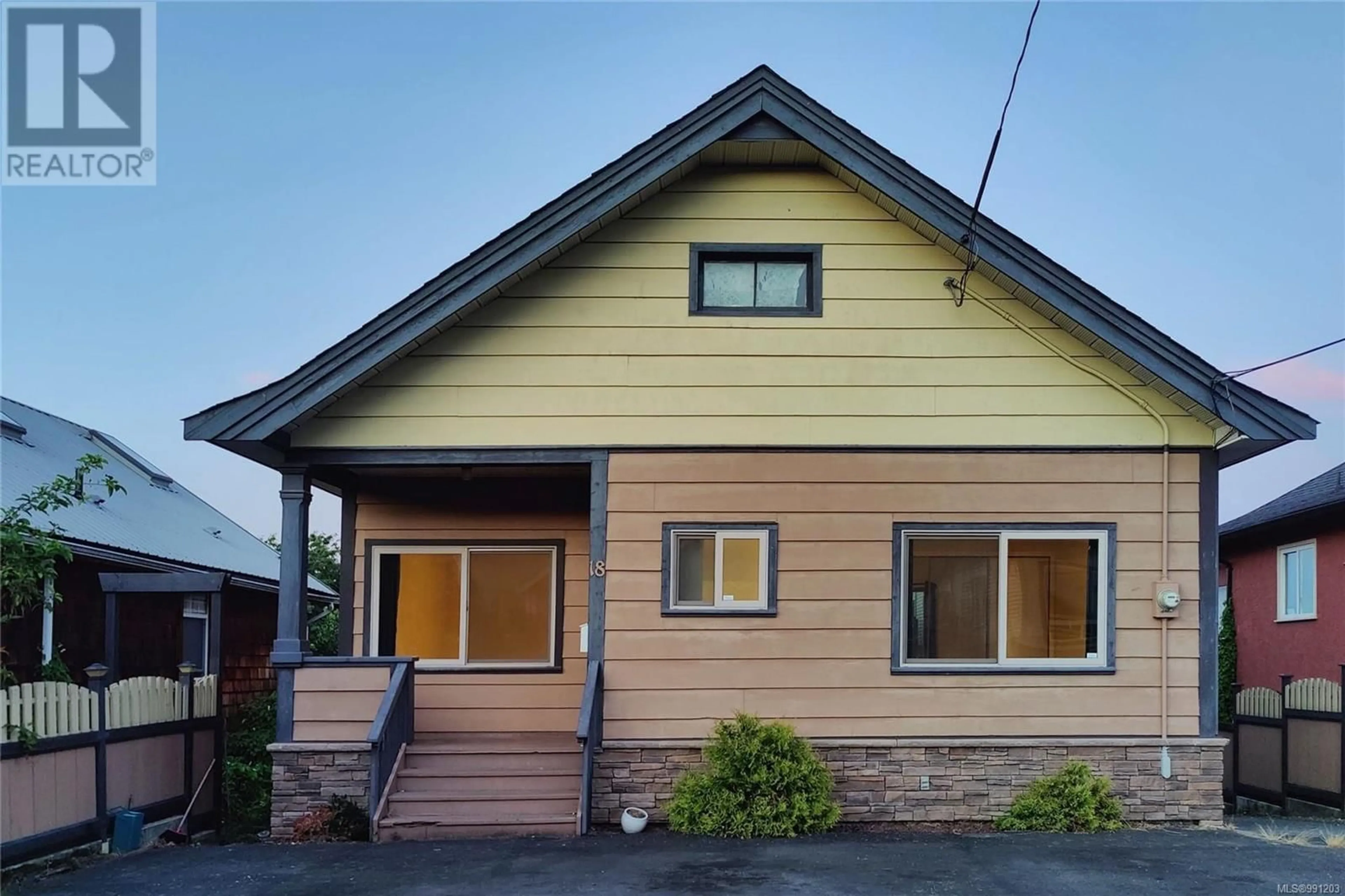 Home with vinyl exterior material, street for 18 Gillespie St S, Nanaimo British Columbia V9R4Y3