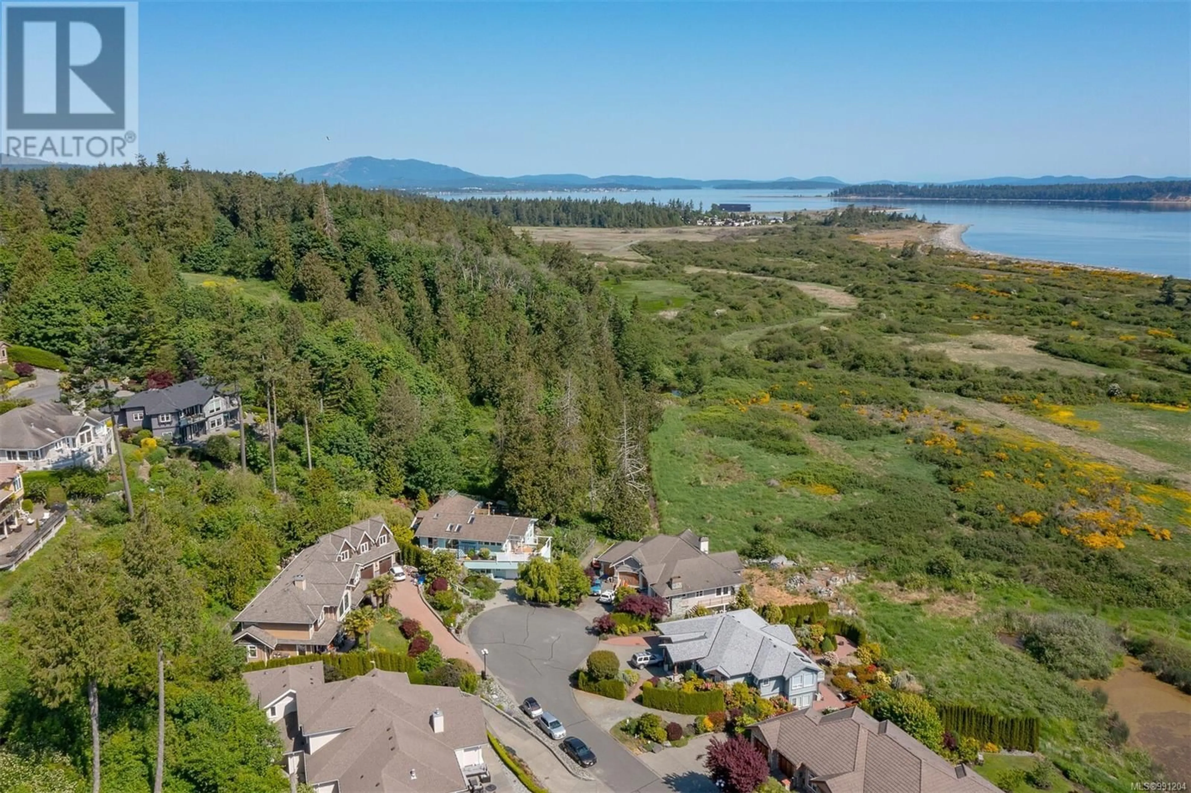 A pic from outside/outdoor area/front of a property/back of a property/a pic from drone, water/lake/river/ocean view for 7016 BEACH VIEW COURT, Central Saanich British Columbia V8M2J7