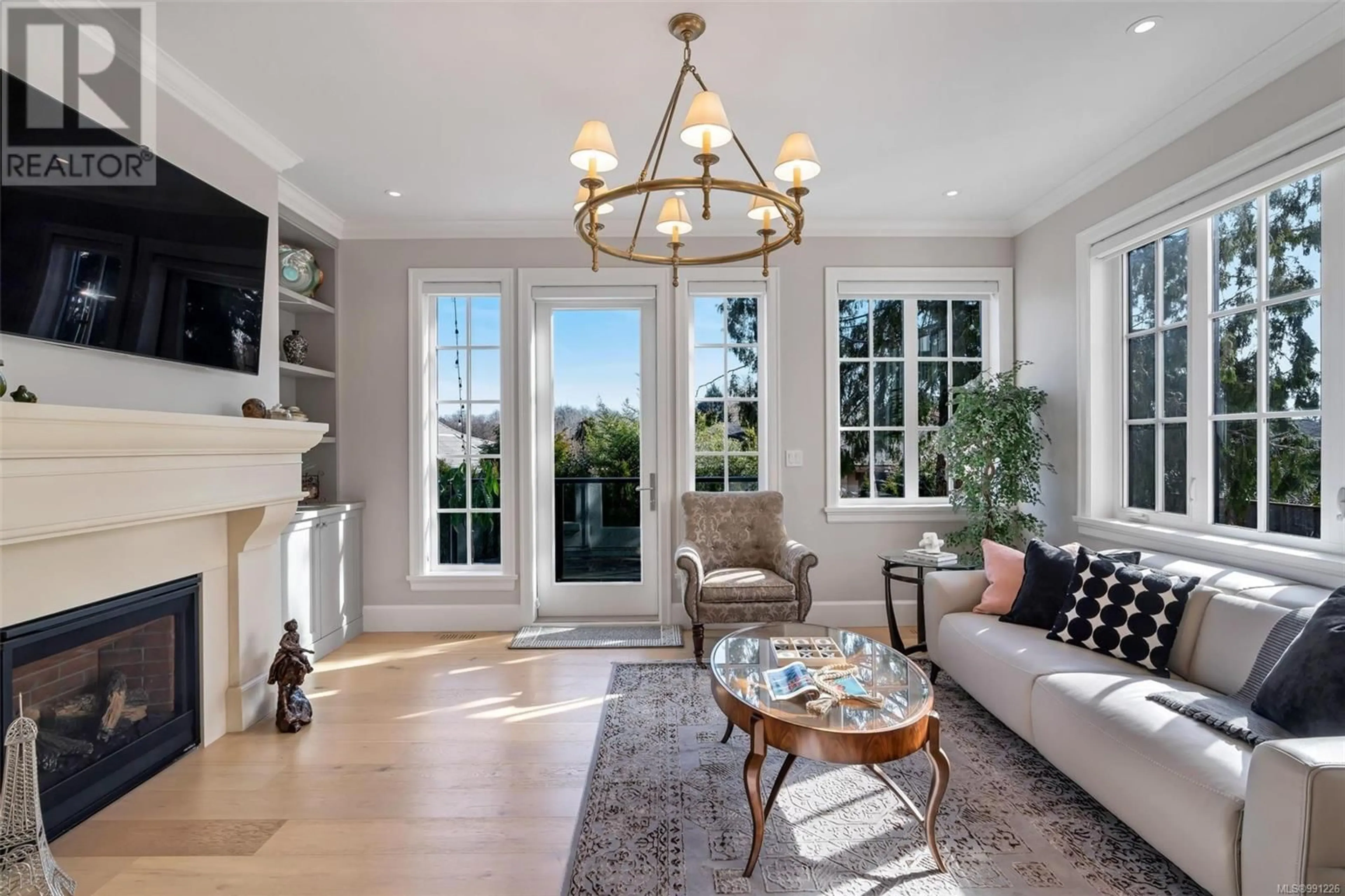 Living room with furniture, unknown for 3033 DEVON ROAD, Oak Bay British Columbia V8R6C8
