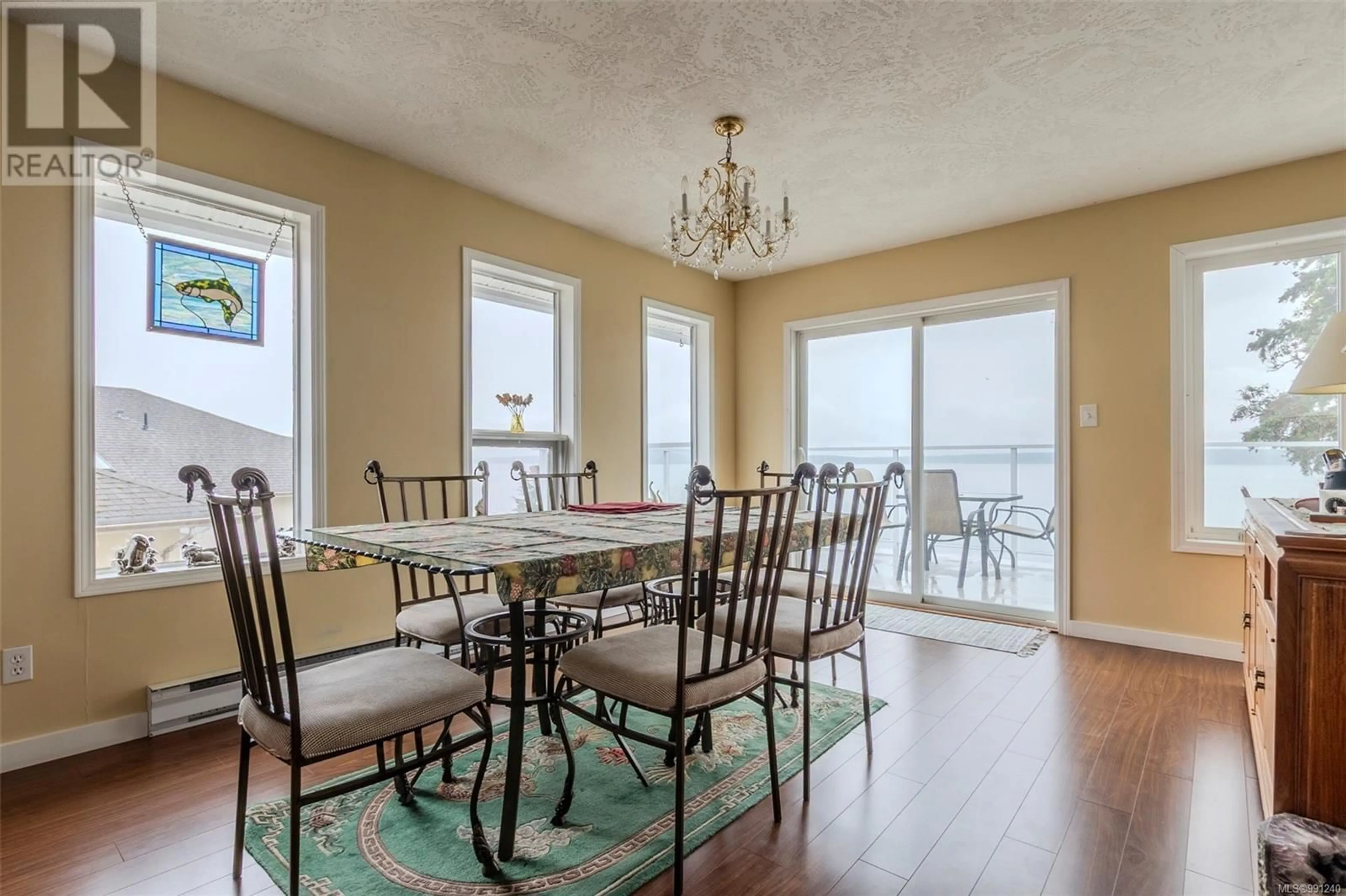 Dining room, wood/laminate floor for 10043 Beach Dr, Chemainus British Columbia V0R1K1