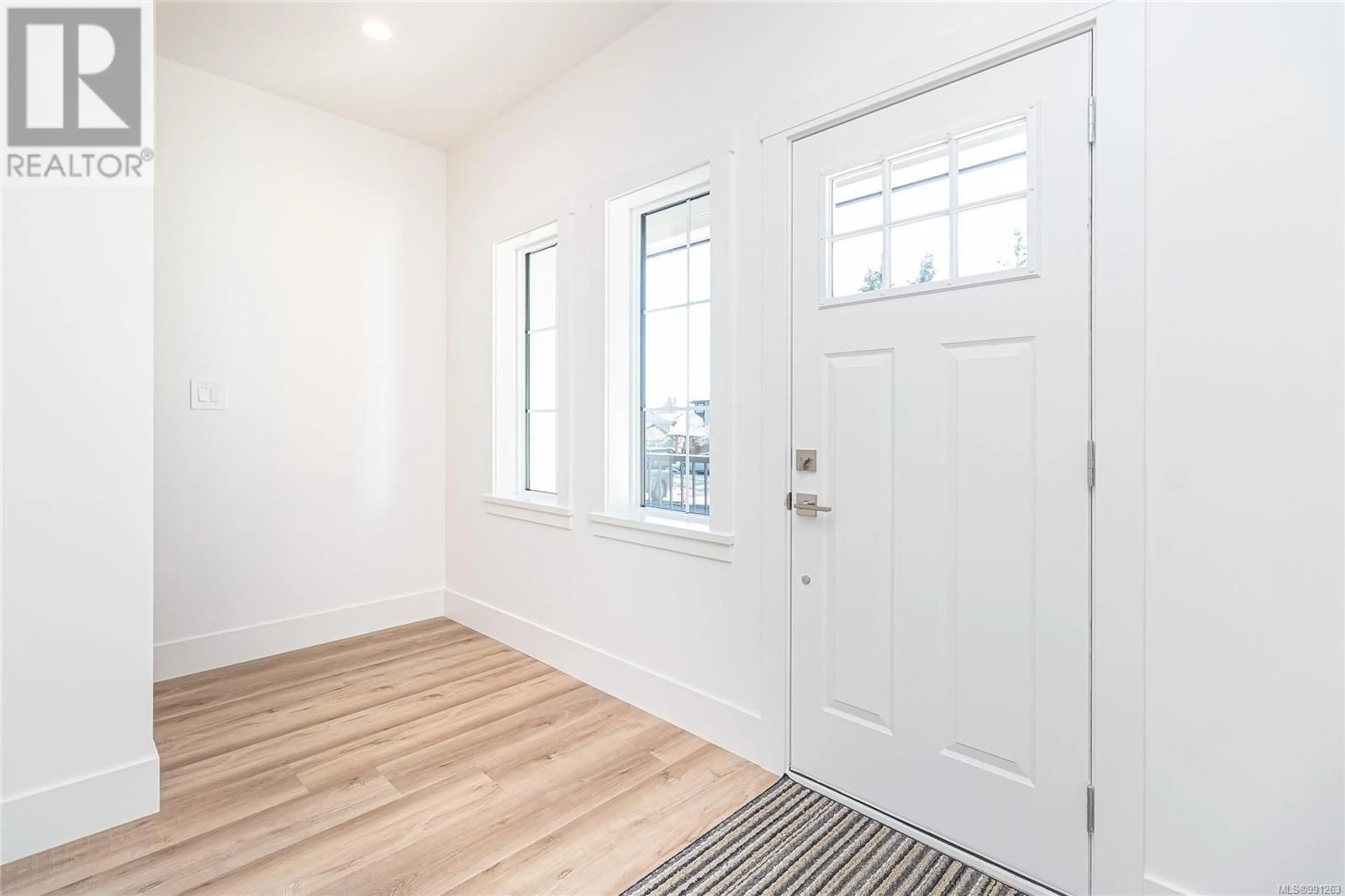 Indoor entryway for 1939 Maple Ave S, Sooke British Columbia V9Z0N9