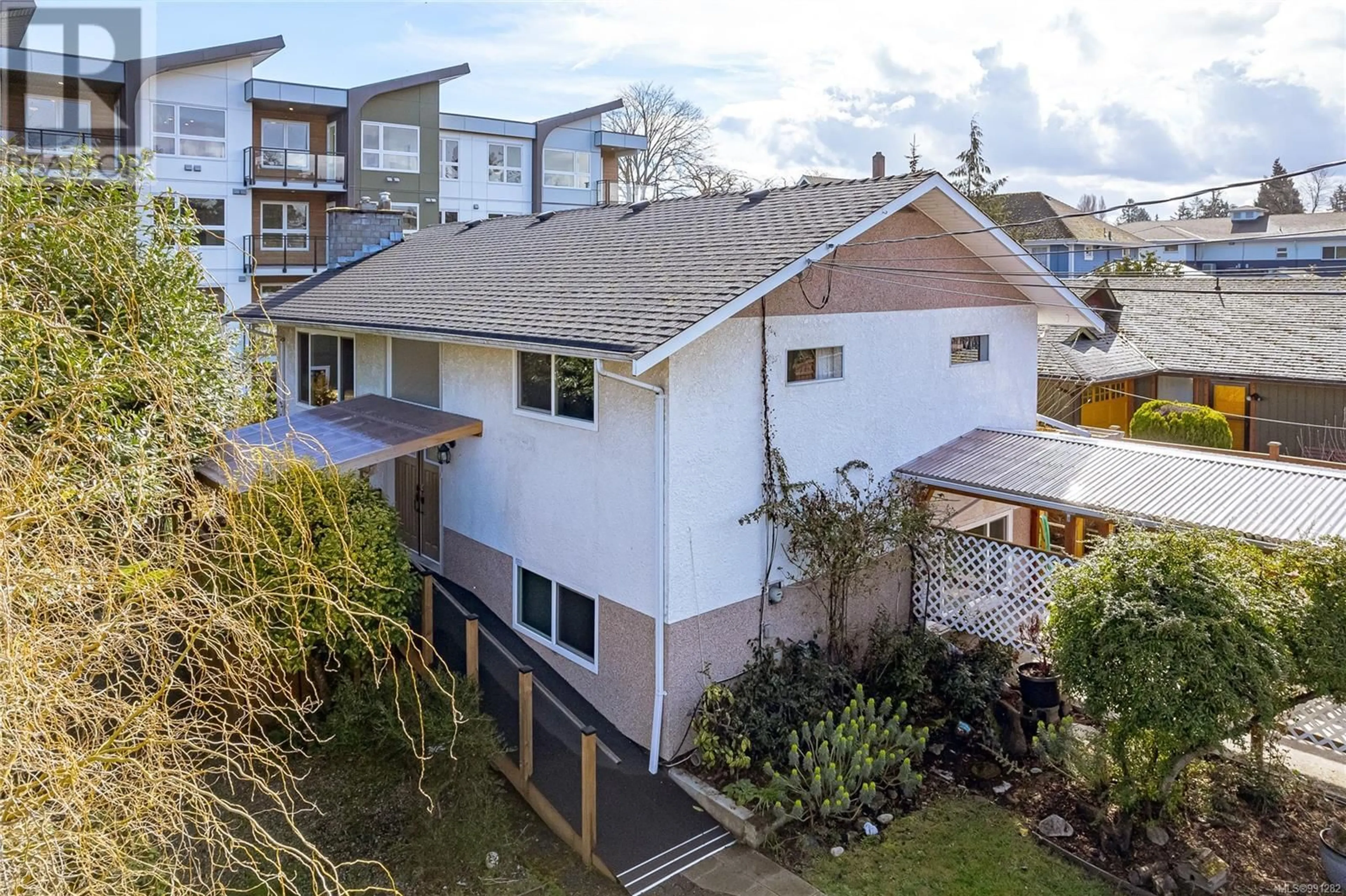 A pic from outside/outdoor area/front of a property/back of a property/a pic from drone, unknown for 116 WALLIS STREET, Parksville British Columbia V9P1K7