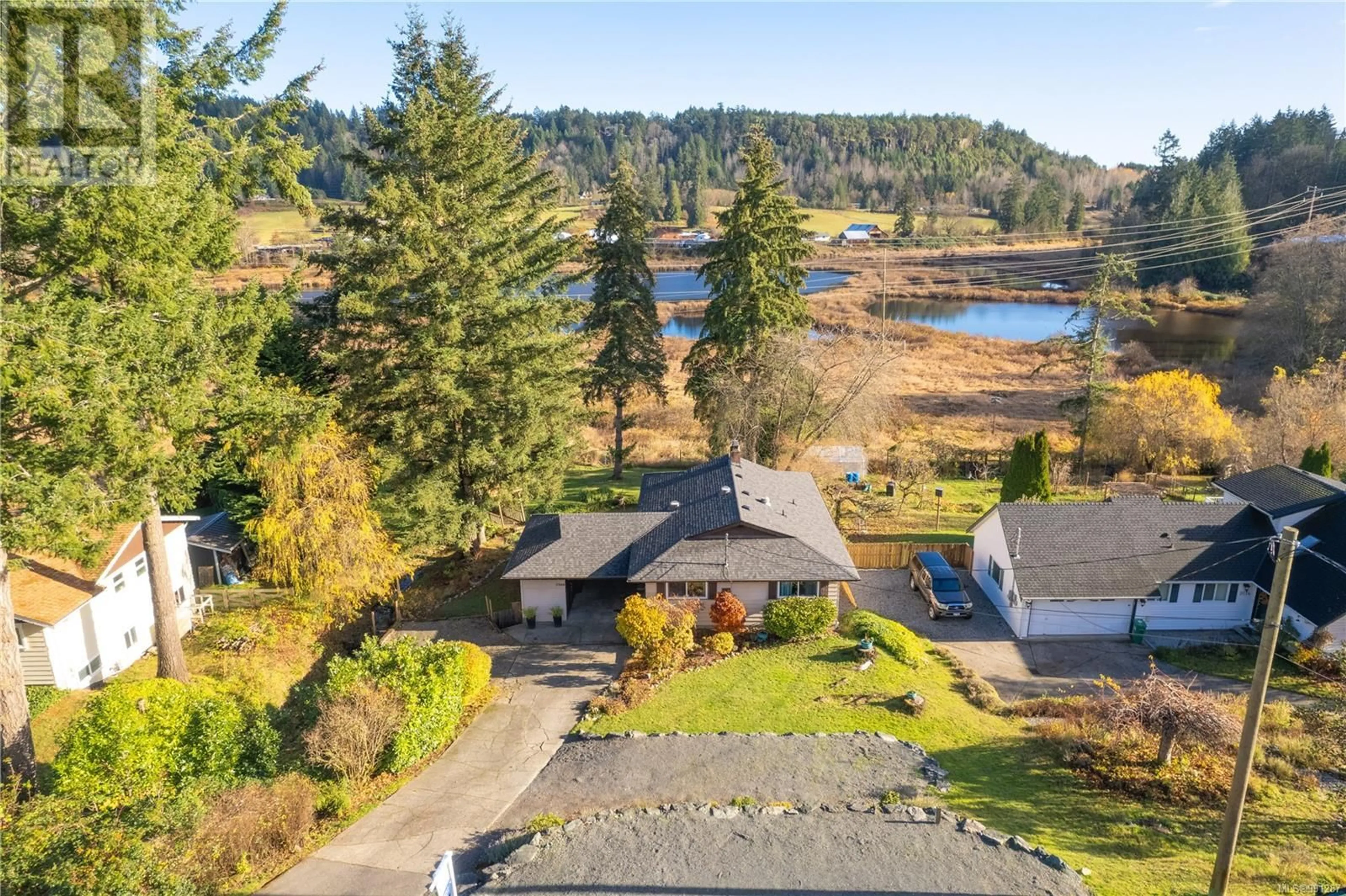 A pic from outside/outdoor area/front of a property/back of a property/a pic from drone, water/lake/river/ocean view for 2068 Lakeside Dr, Nanaimo British Columbia V9X1B5