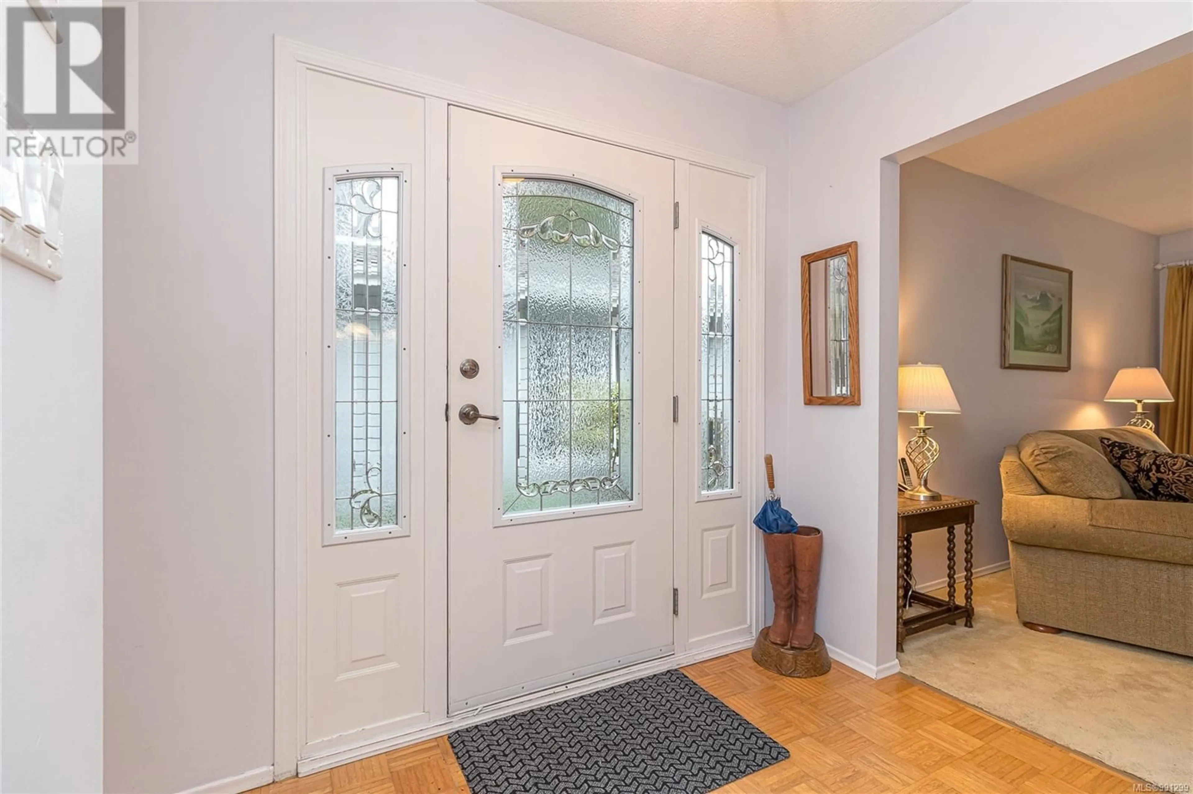 Indoor entryway for 4043 Hopesmore Pl, Saanich British Columbia V8N5T1