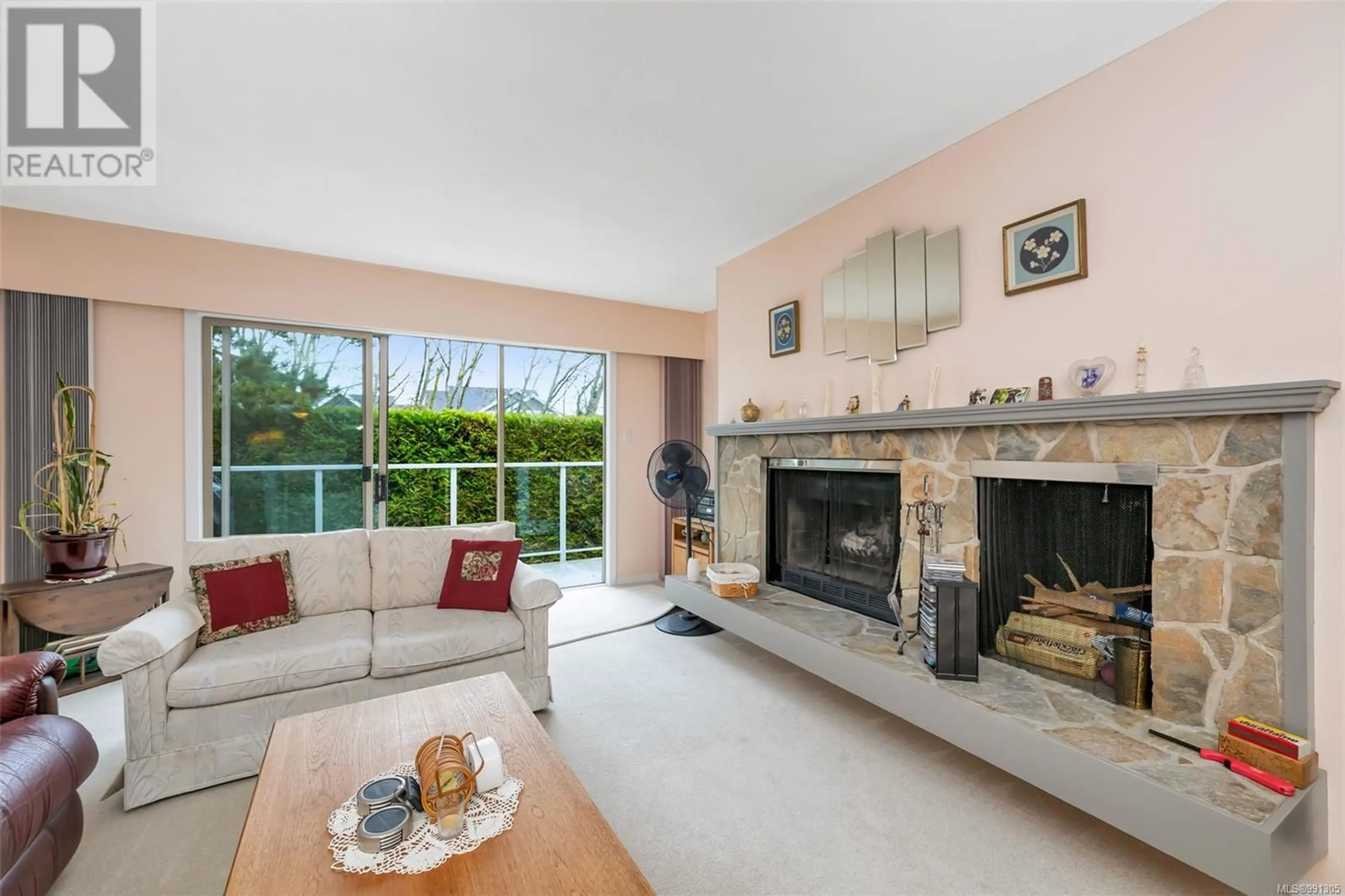 Living room with furniture, ceramic/tile floor for 4 - 2020 WHITE BIRCH ROAD, Sidney British Columbia V8L2R1