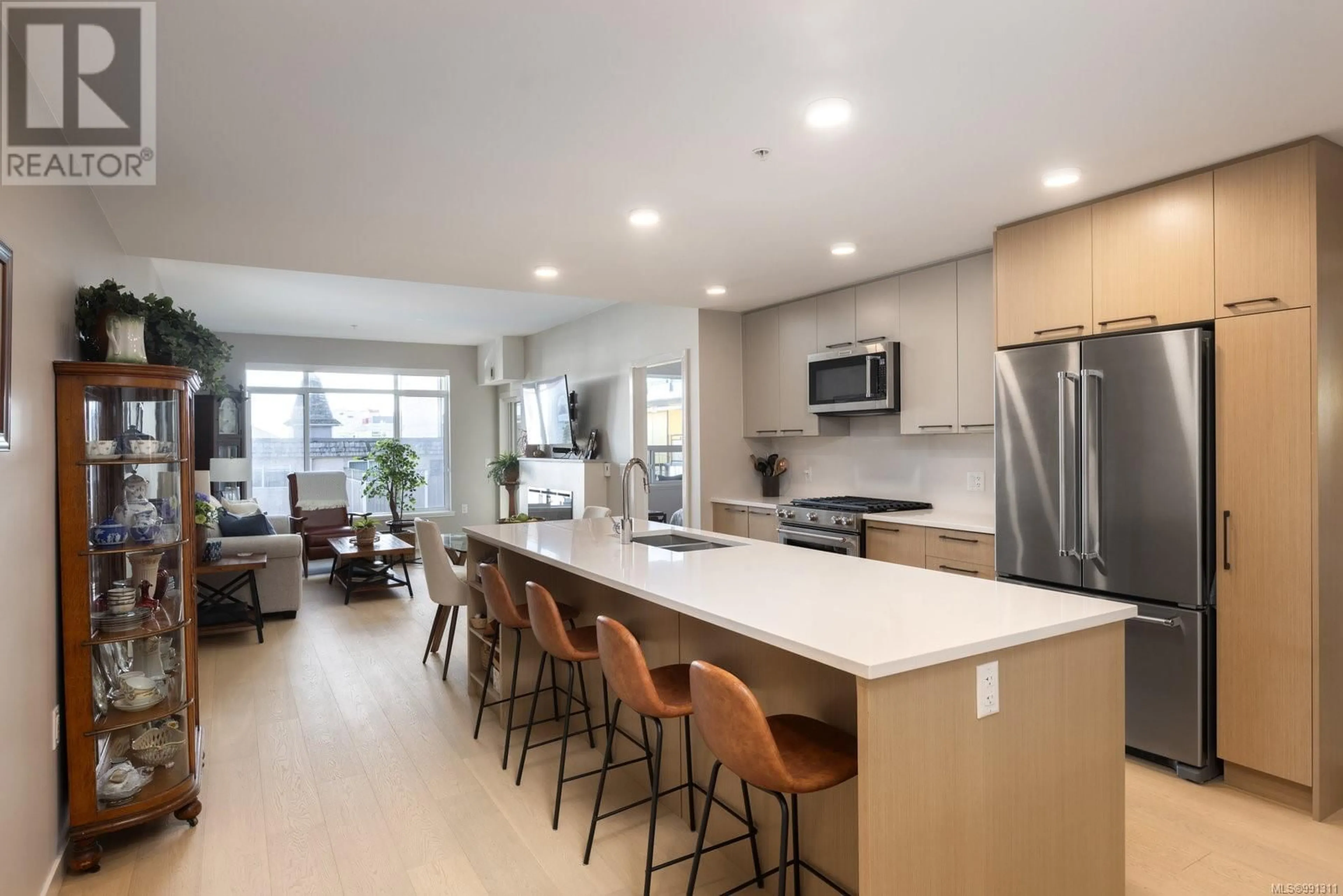 Open concept kitchen, unknown for 303 9775 Fourth St, Sidney British Columbia V8L2Z8