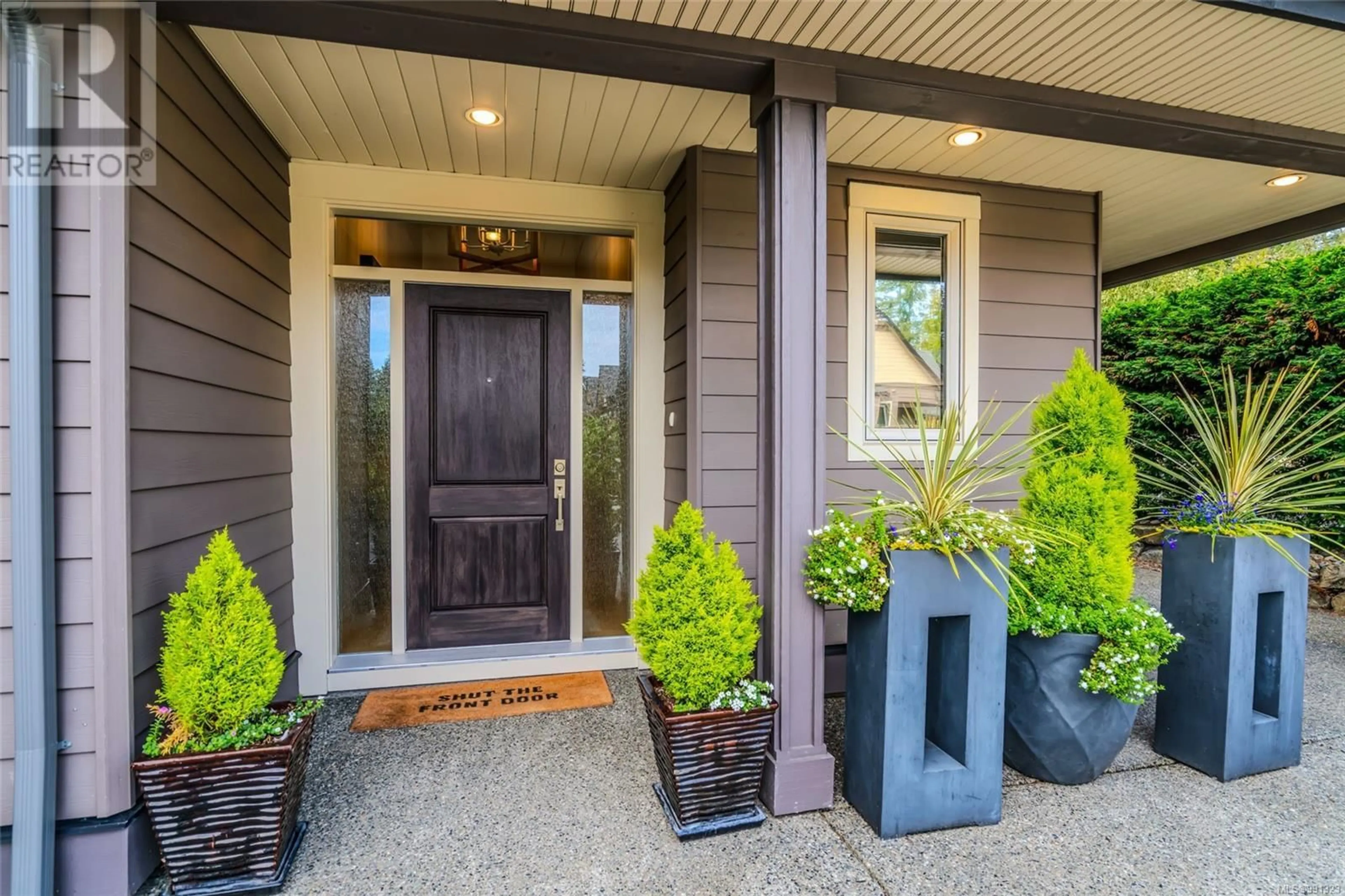 Indoor entryway for 3360 Bradner Cir, Nanoose Bay British Columbia V9P9M5