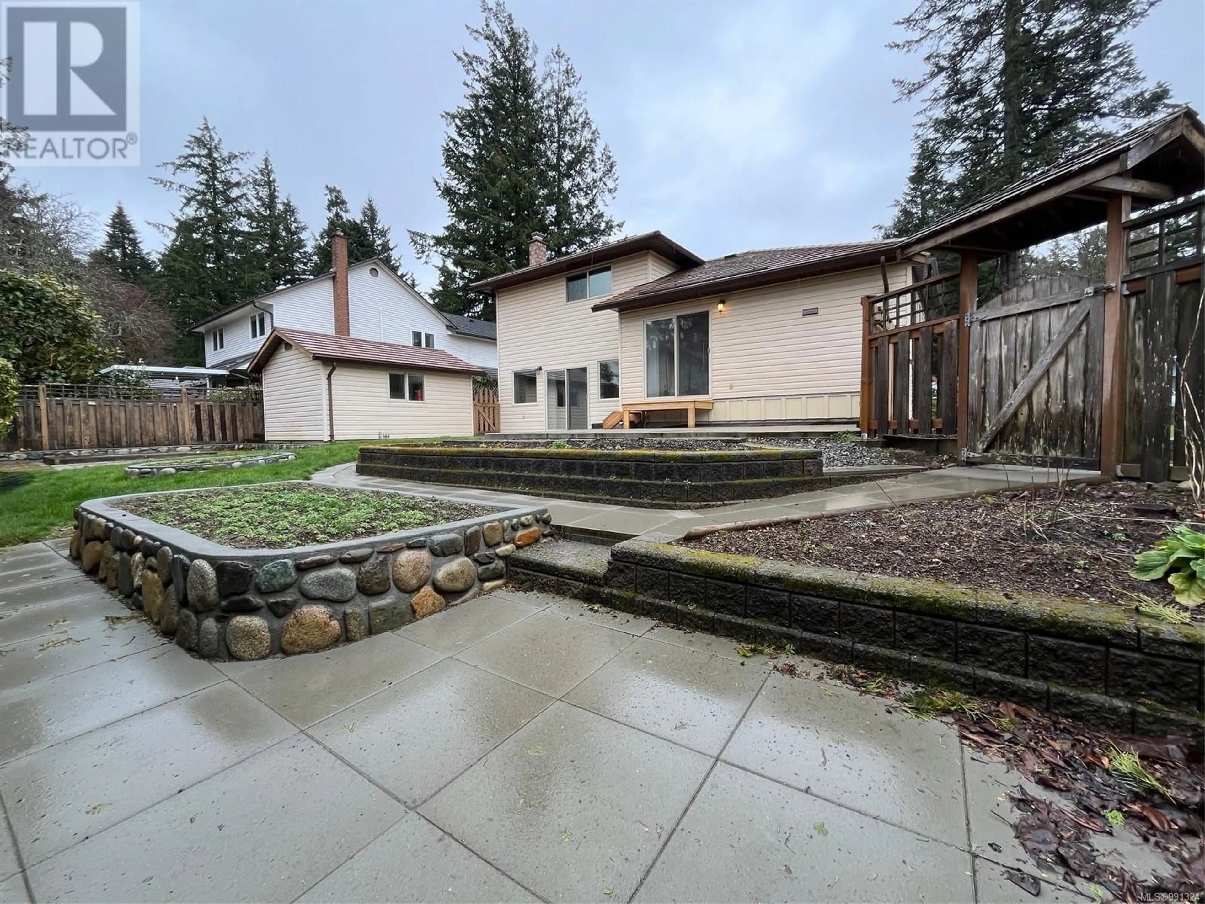 A pic from outside/outdoor area/front of a property/back of a property/a pic from drone, street for 189 Donovan Dr, Comox British Columbia V9M2T1