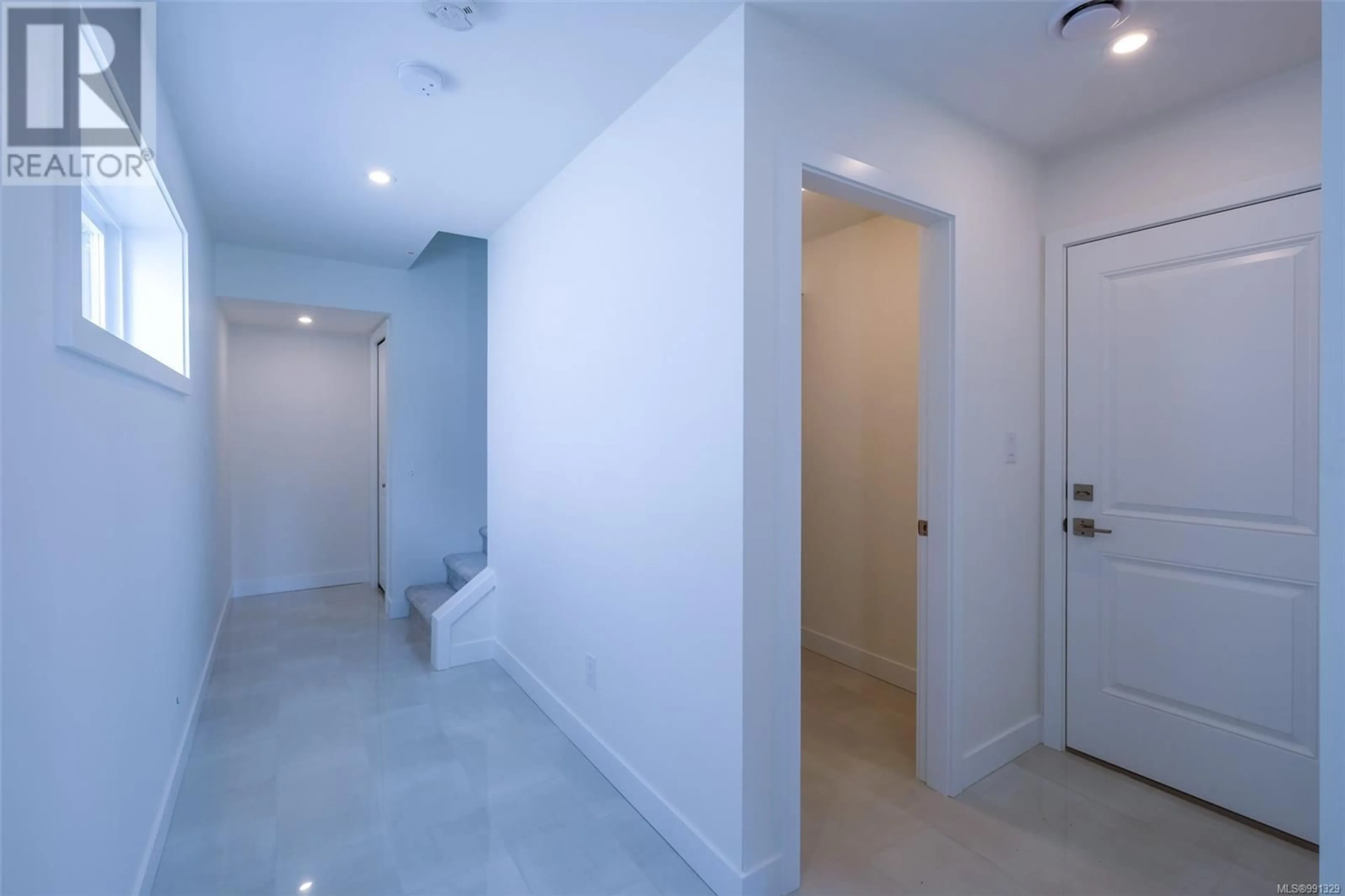 Indoor foyer for 378 AVAANI WAY, Nanaimo British Columbia V9R0L9