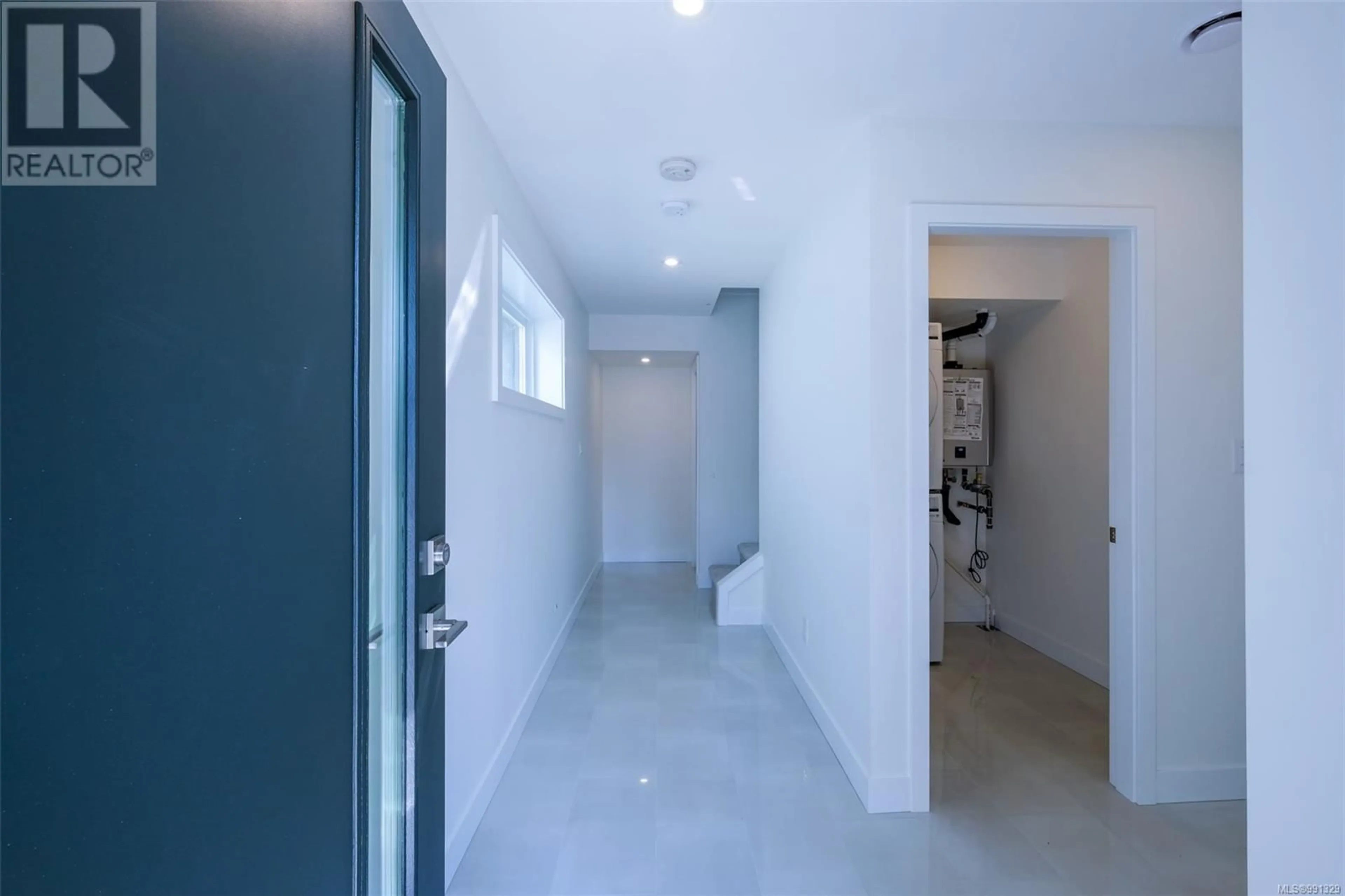 Indoor foyer for 378 AVAANI WAY, Nanaimo British Columbia V9R0L9