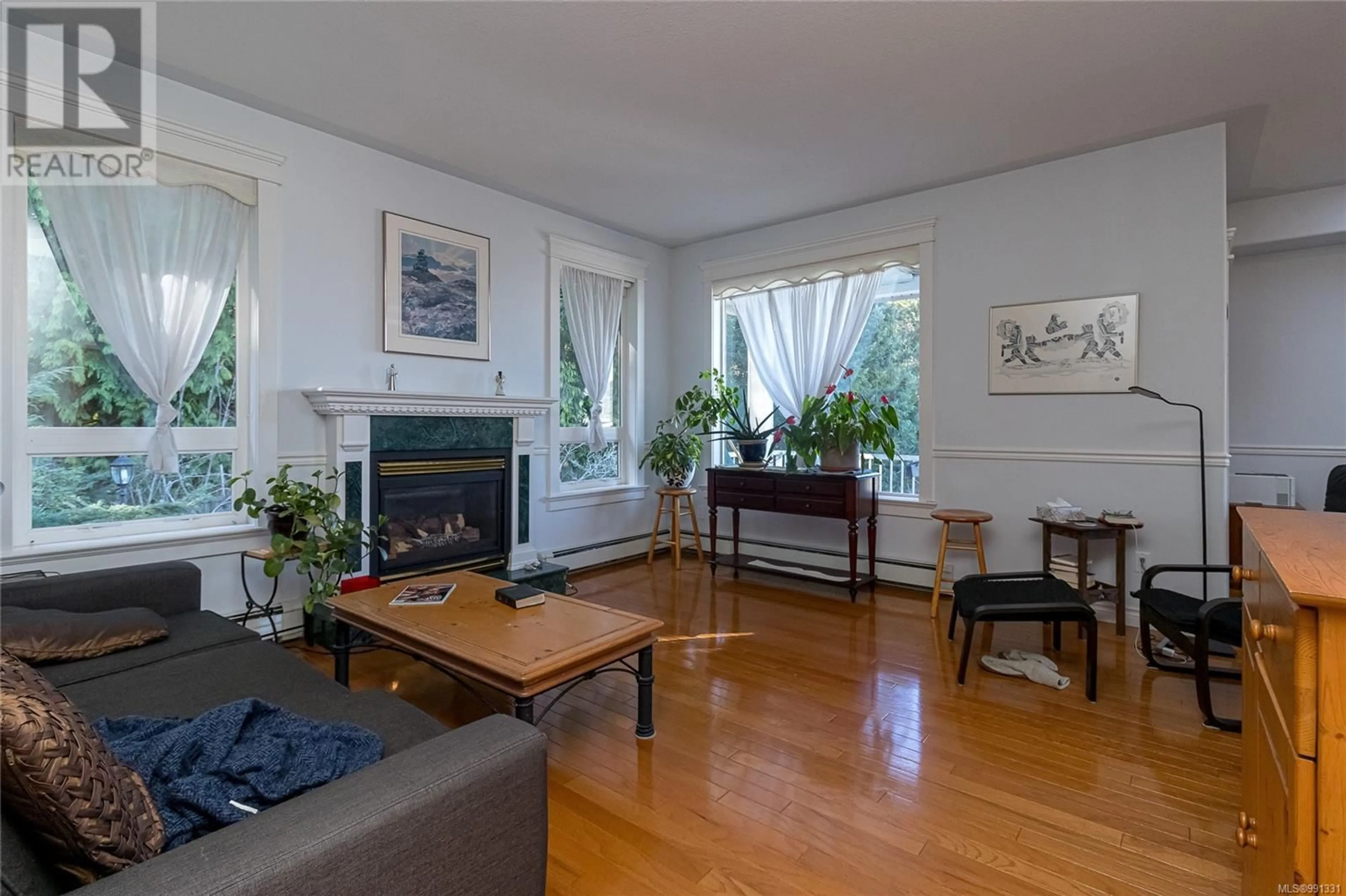 Living room with furniture, wood/laminate floor for 5413 Kenwill Dr, Nanaimo British Columbia V9T5Z6