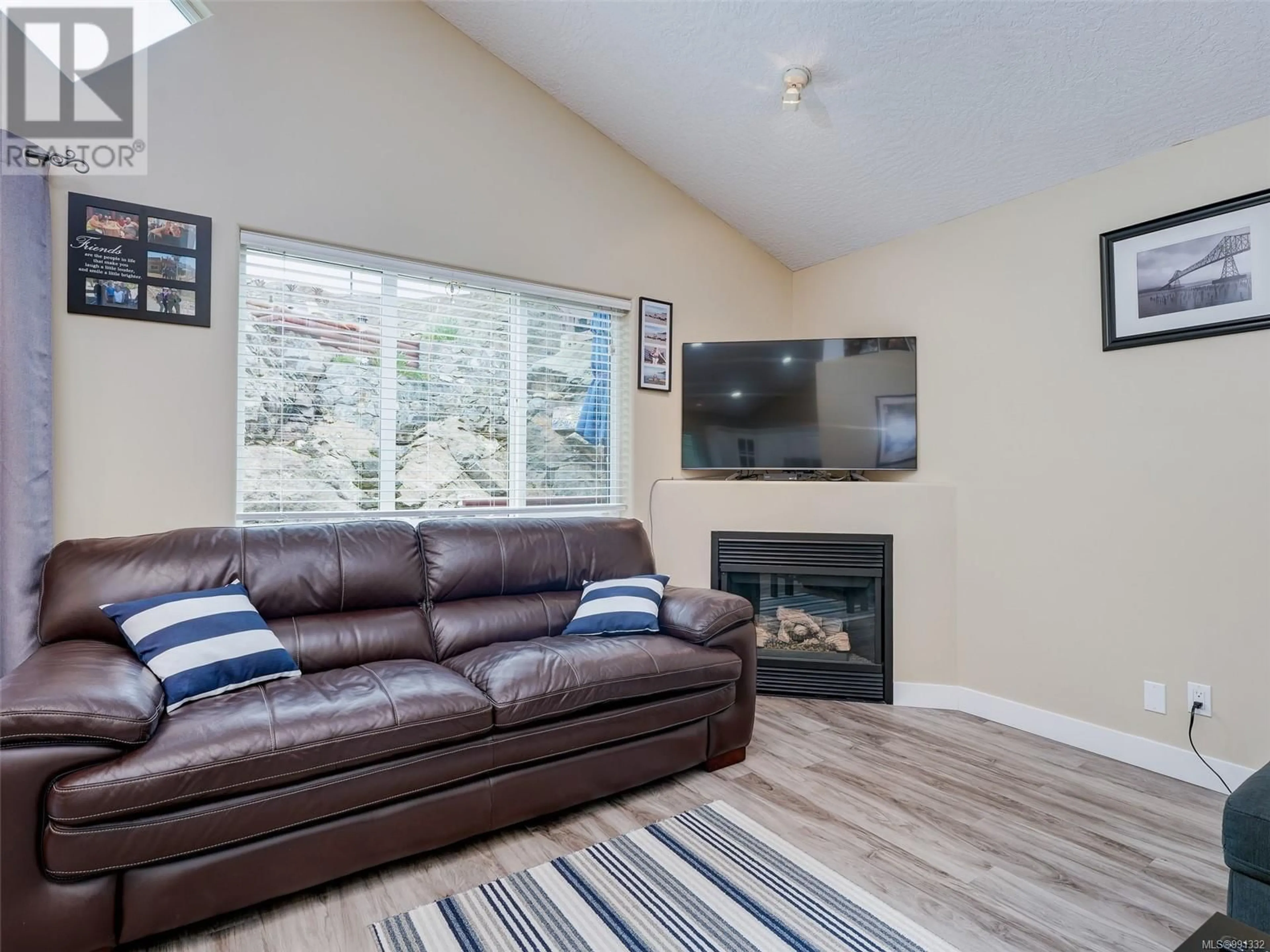 Living room with furniture, unknown for 695 Sunshine Terr, Langford British Columbia V9B6A3