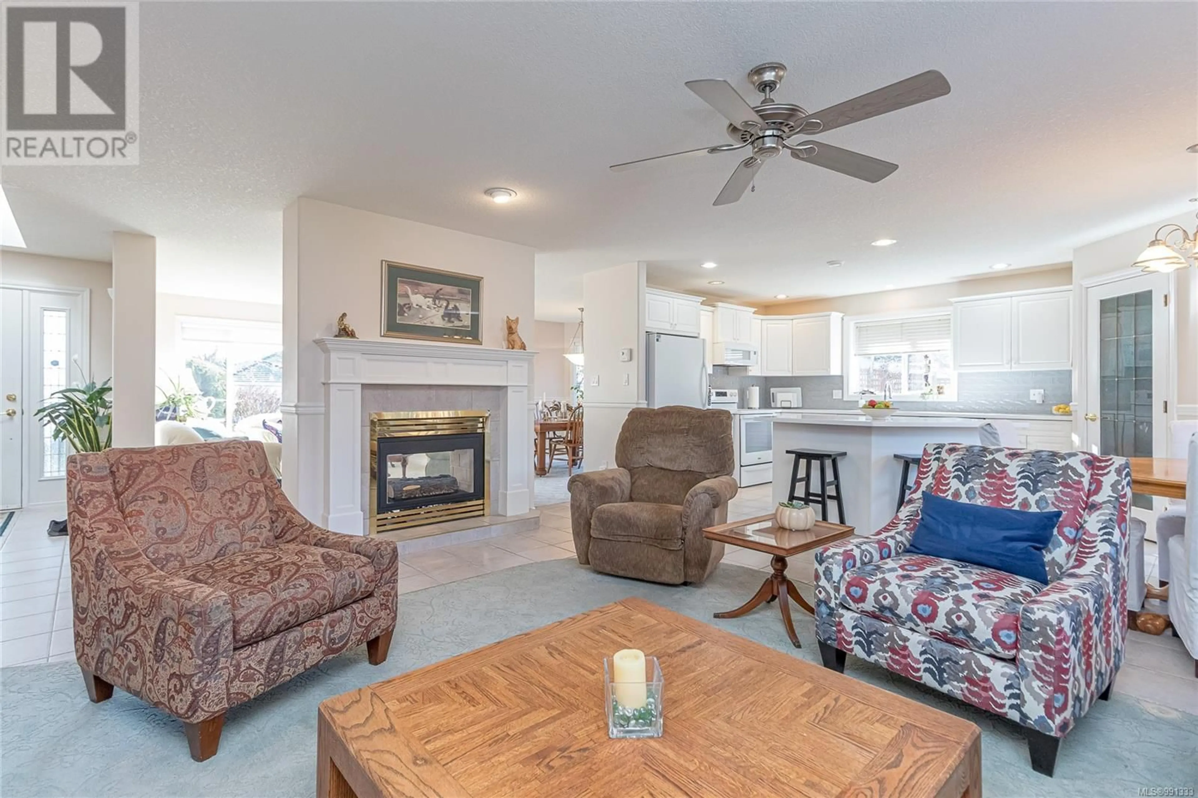 Living room with furniture, unknown for 802 Norwood Pl, Qualicum Beach British Columbia V9K2P9