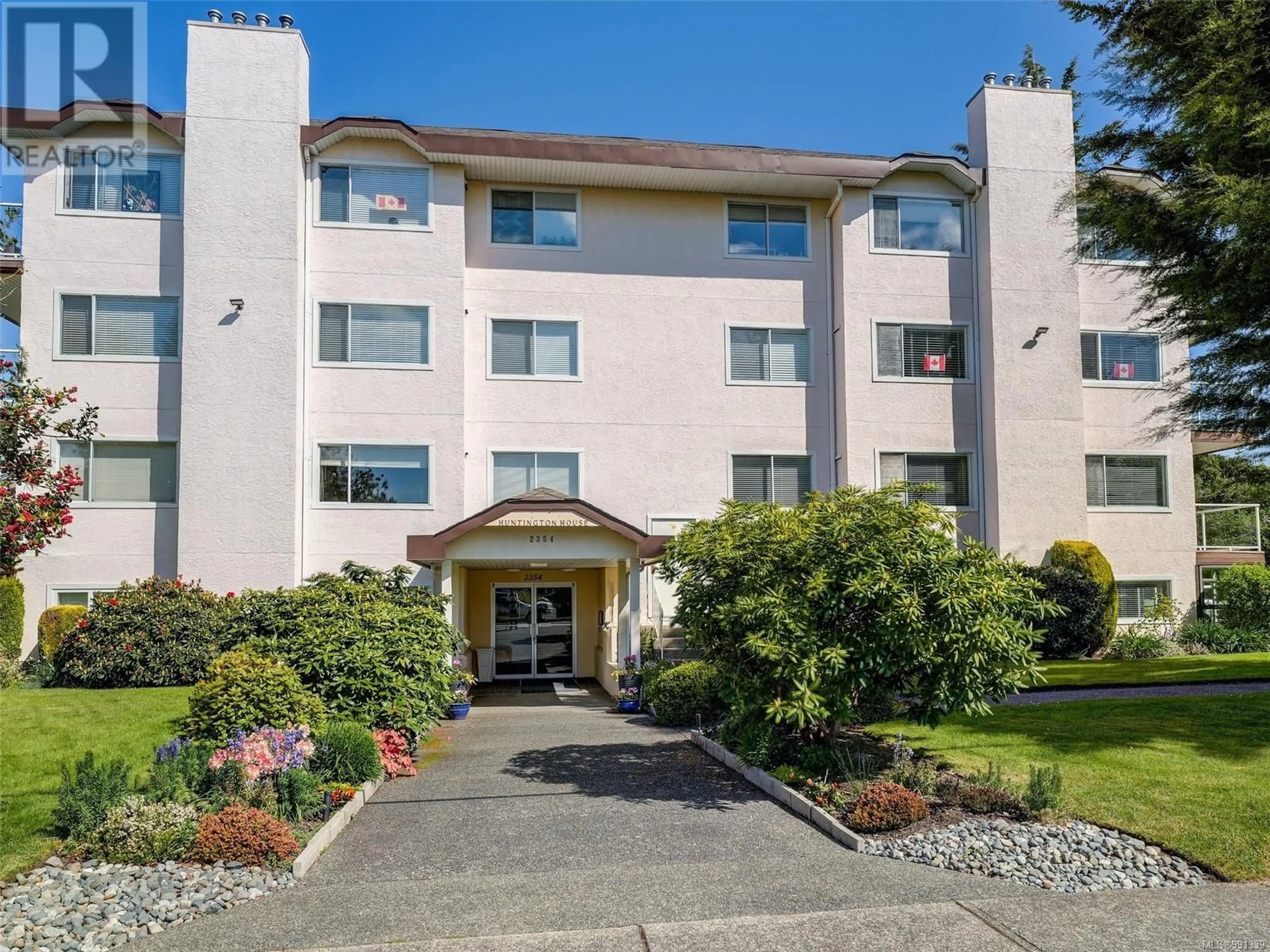 Indoor foyer for 103 - 2354 BRETHOUR AVENUE, Sidney British Columbia V8L2A5