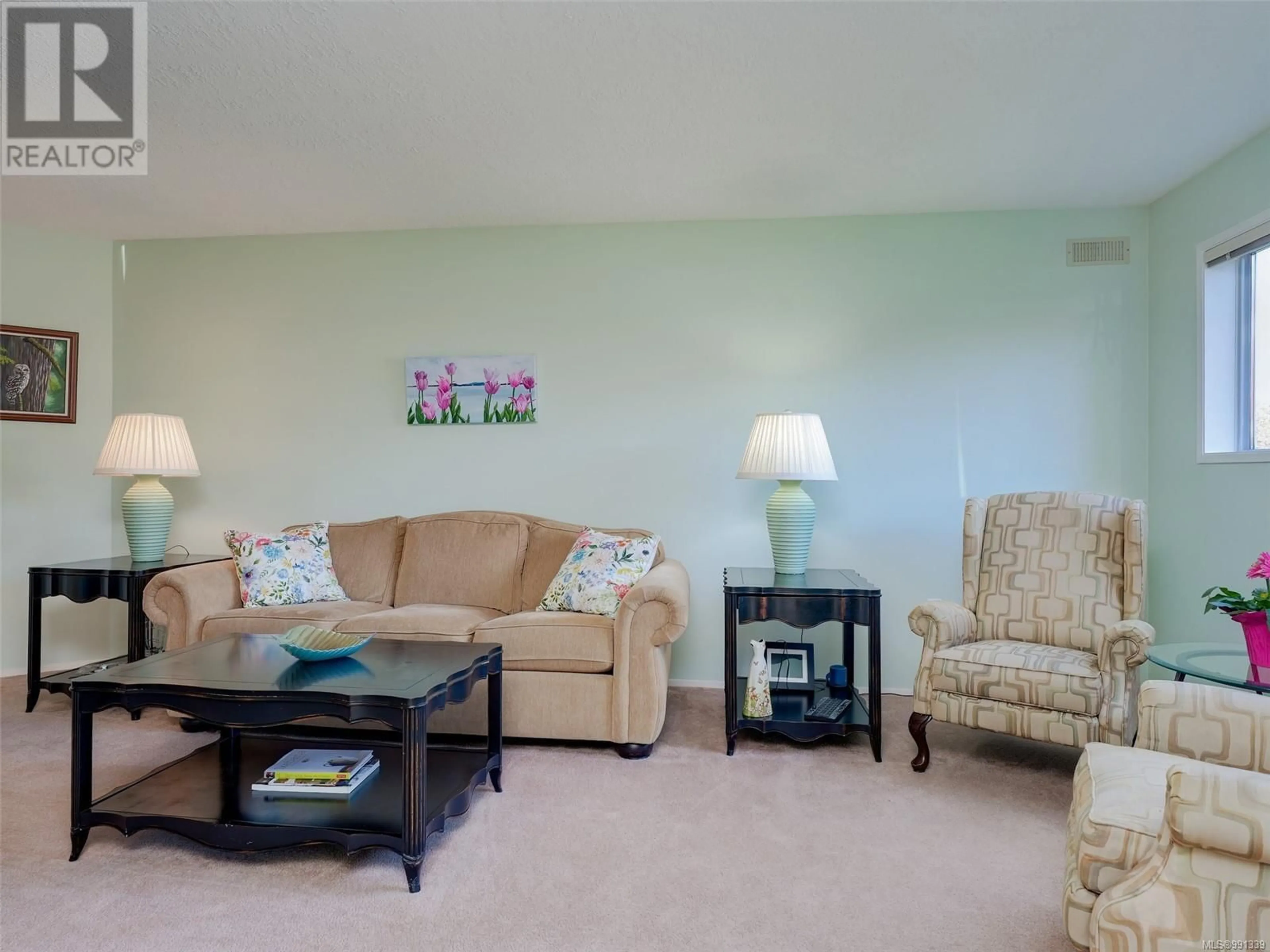 Living room with furniture, unknown for 103 - 2354 BRETHOUR AVENUE, Sidney British Columbia V8L2A5