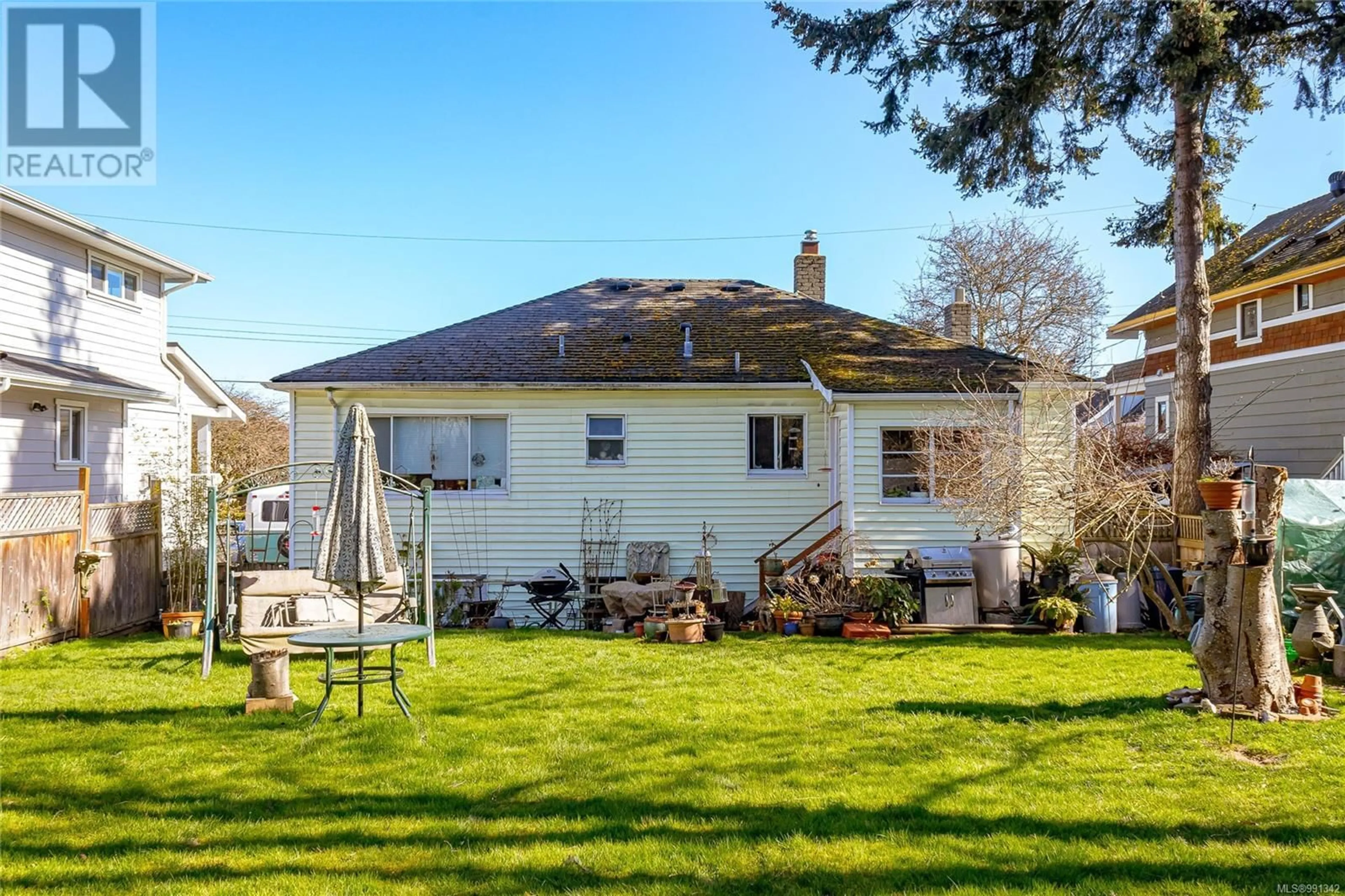 A pic from outside/outdoor area/front of a property/back of a property/a pic from drone, unknown for 148 OLIVE STREET, Victoria British Columbia V8S3H3