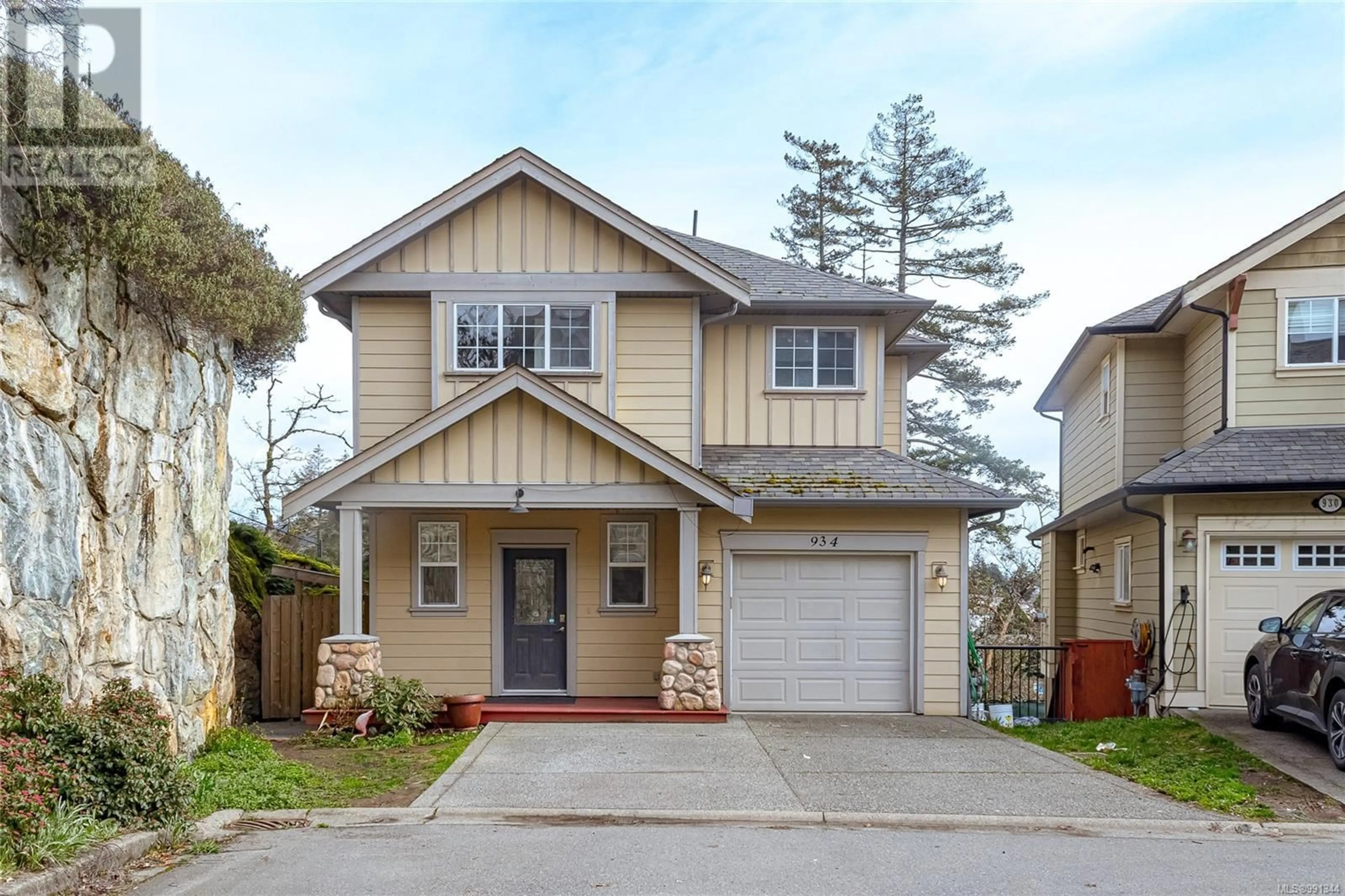 Home with vinyl exterior material, street for 934 Bullen Crt, Langford British Columbia V9B6W5