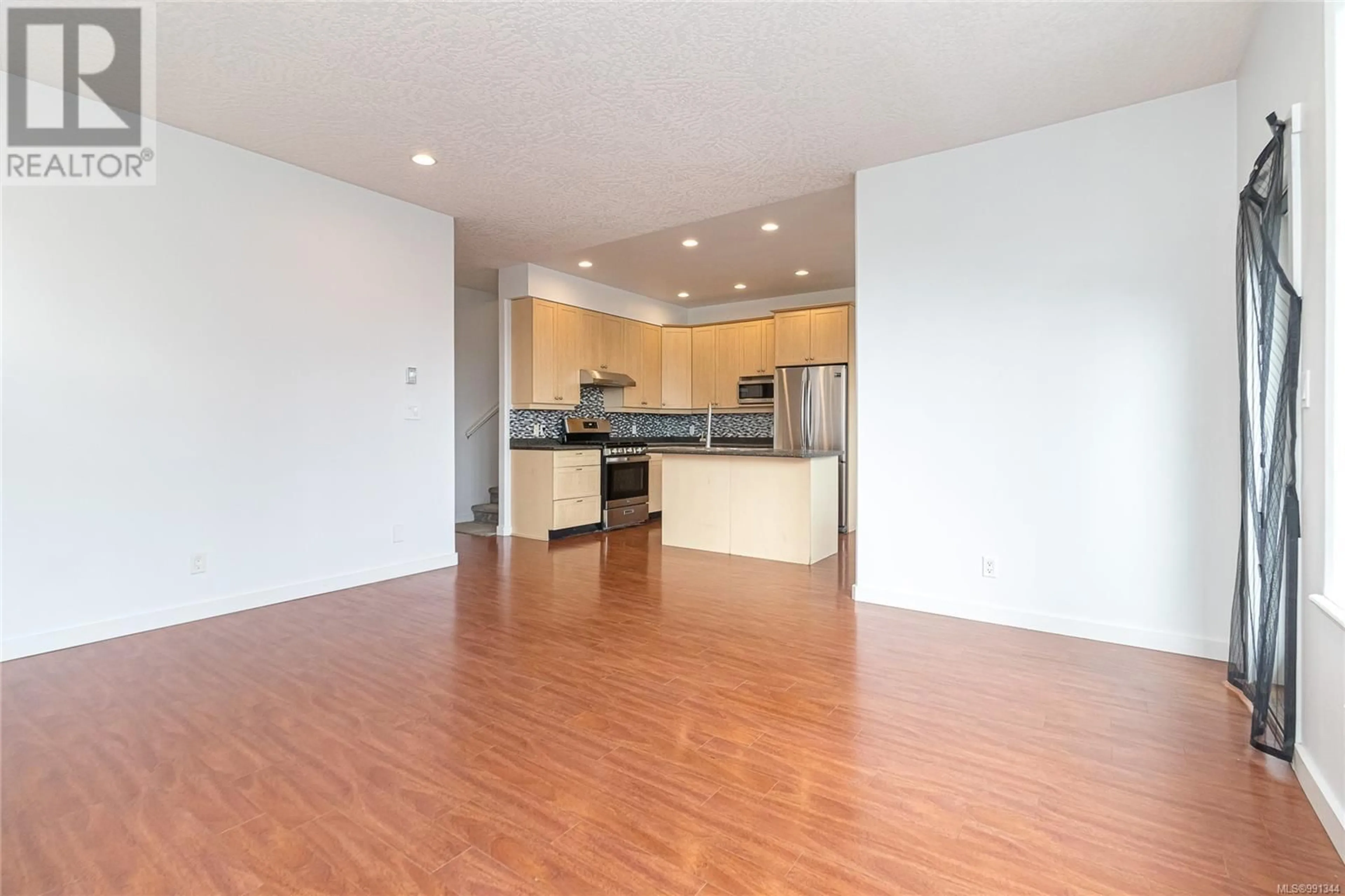 Open concept kitchen, unknown for 934 Bullen Crt, Langford British Columbia V9B6W5