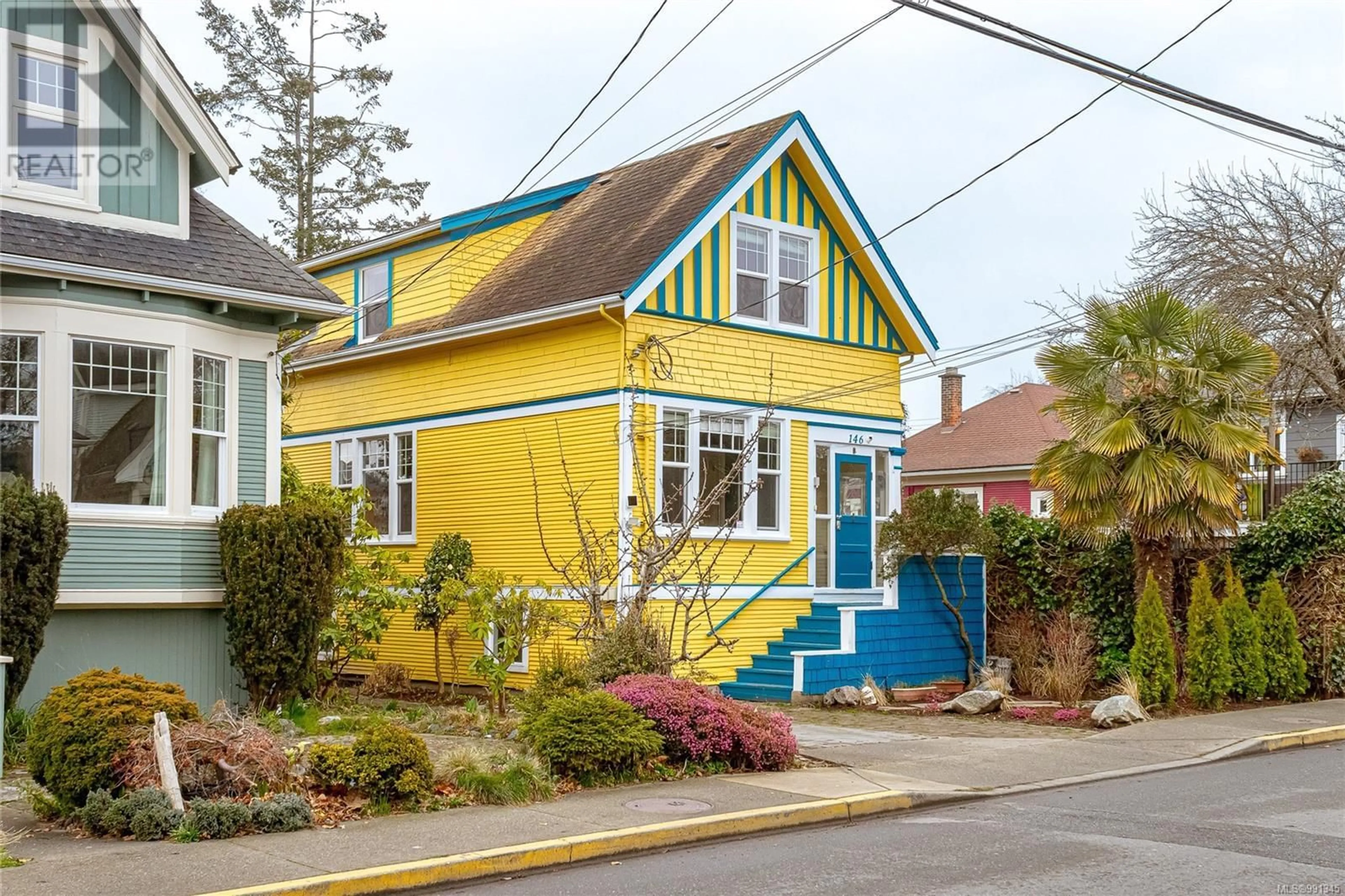 Home with vinyl exterior material, street for 146 Simcoe St, Victoria British Columbia V8V1K4