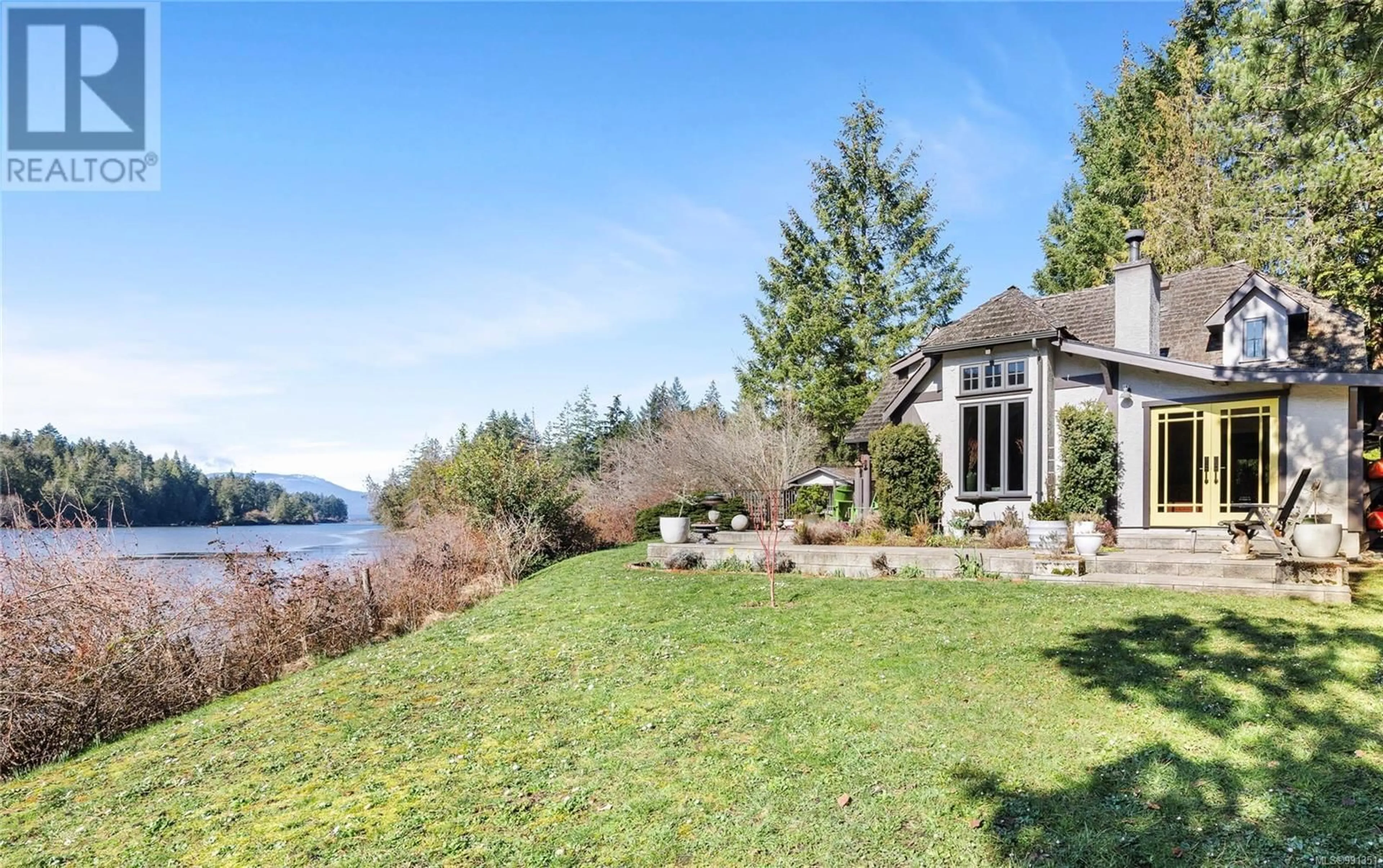 Patio, water/lake/river/ocean view for 124 Harrison Ave, Salt Spring British Columbia V8K1E0