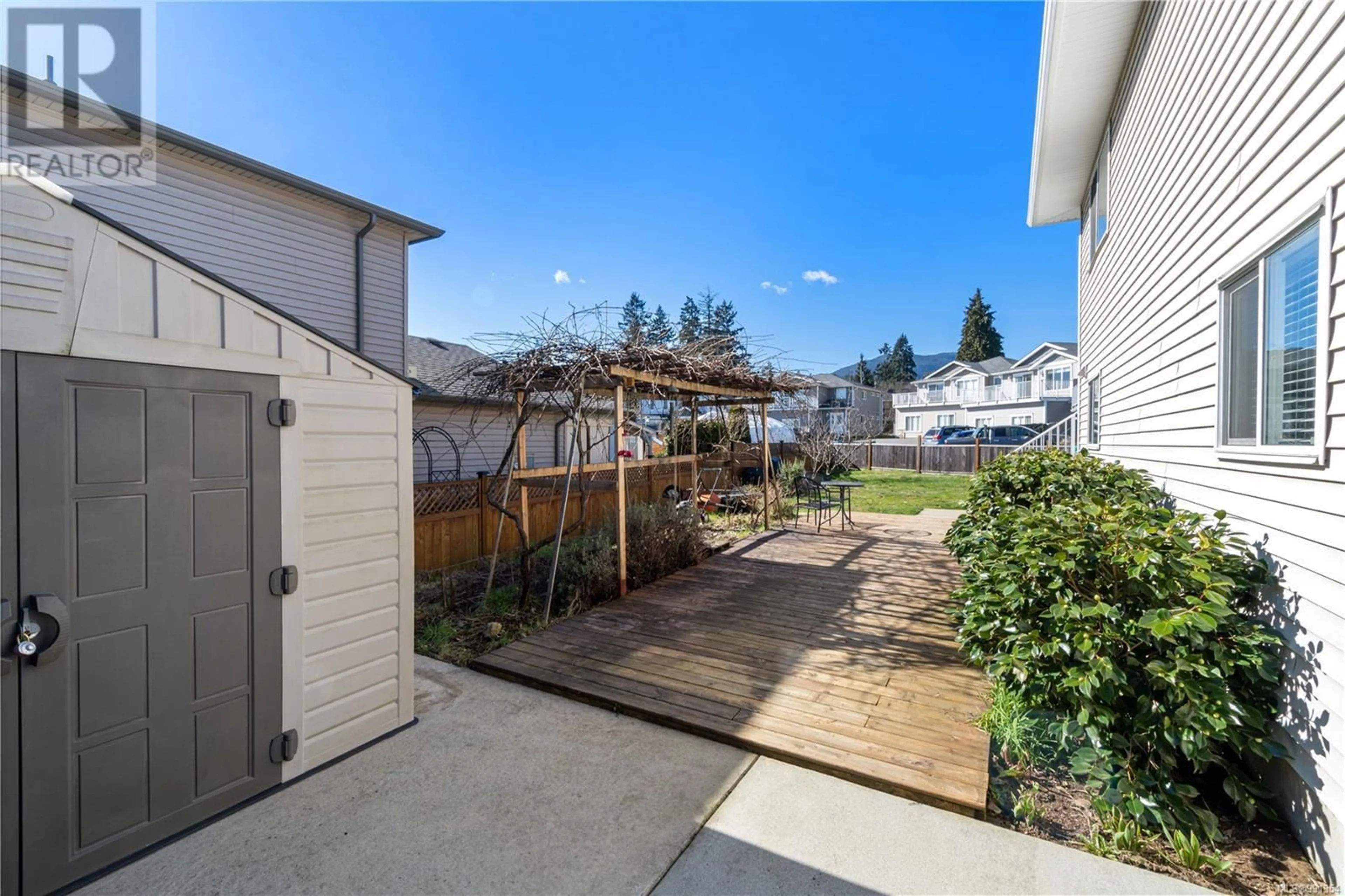 Patio, street for 611 Sandy Crt, Nanaimo British Columbia V9R1M1