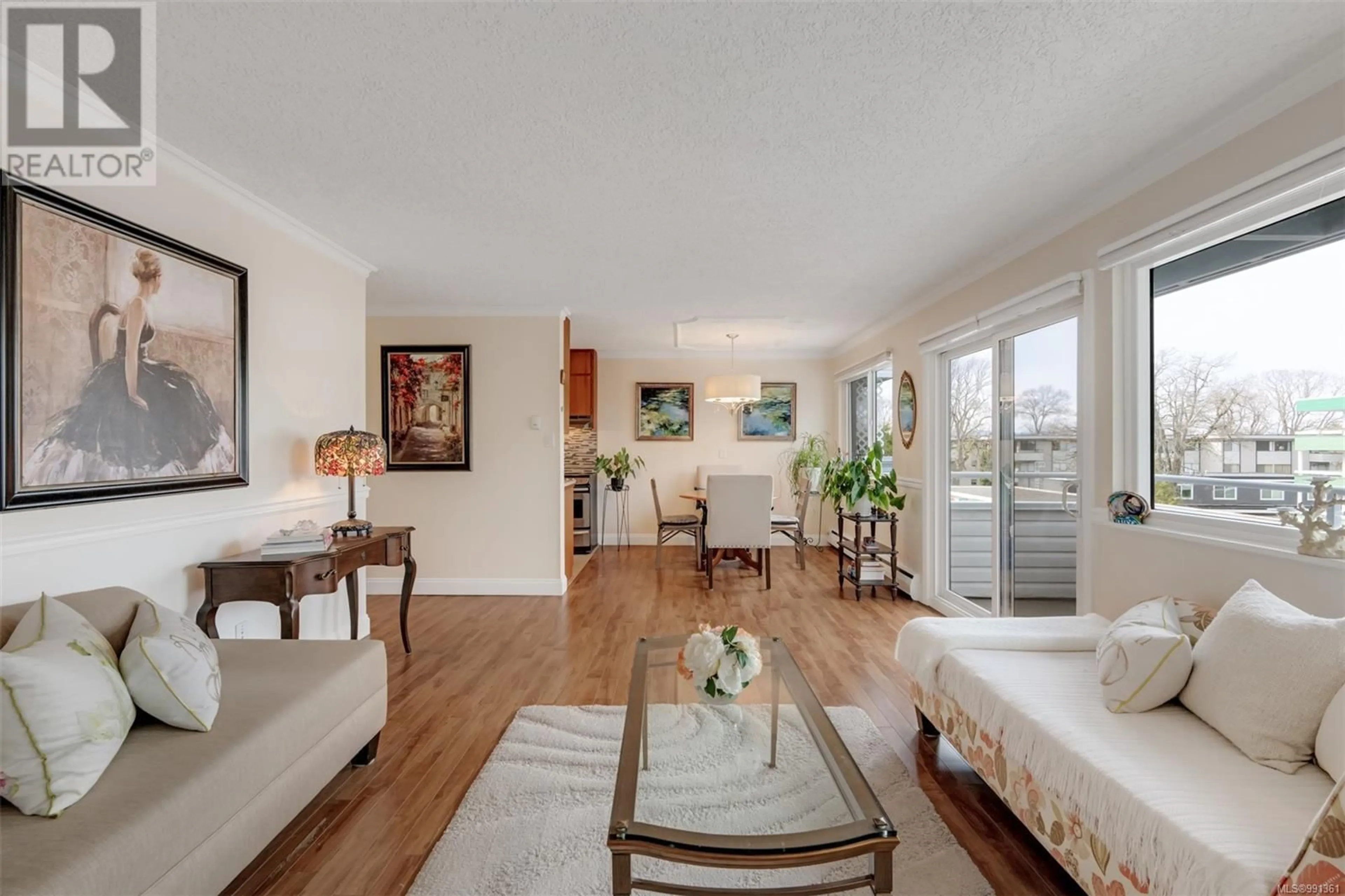 Living room with furniture, wood/laminate floor for 216 - 2100 GRANITE STREET, Oak Bay British Columbia V8S3G7