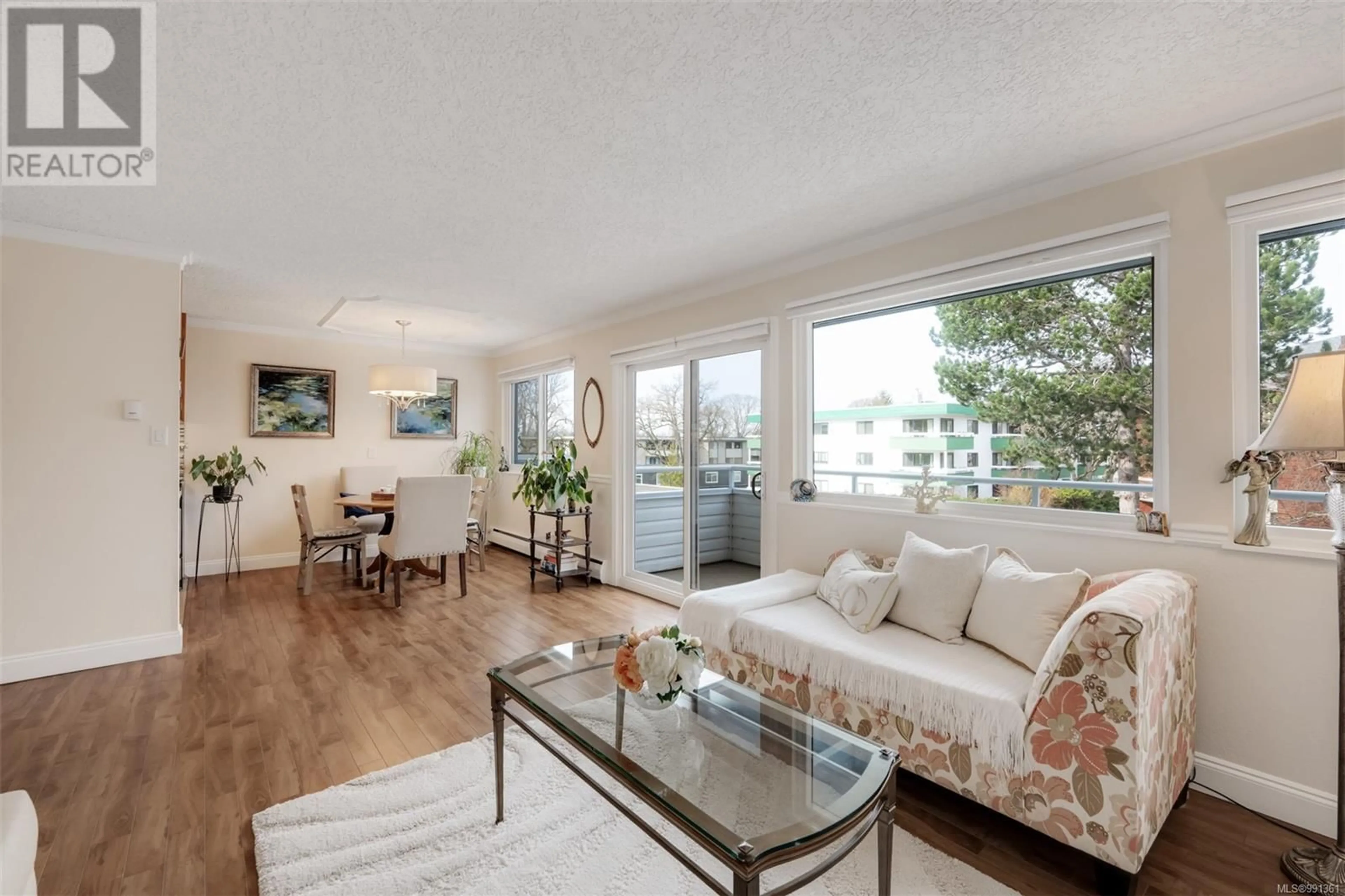 Living room with furniture, wood/laminate floor for 216 - 2100 GRANITE STREET, Oak Bay British Columbia V8S3G7