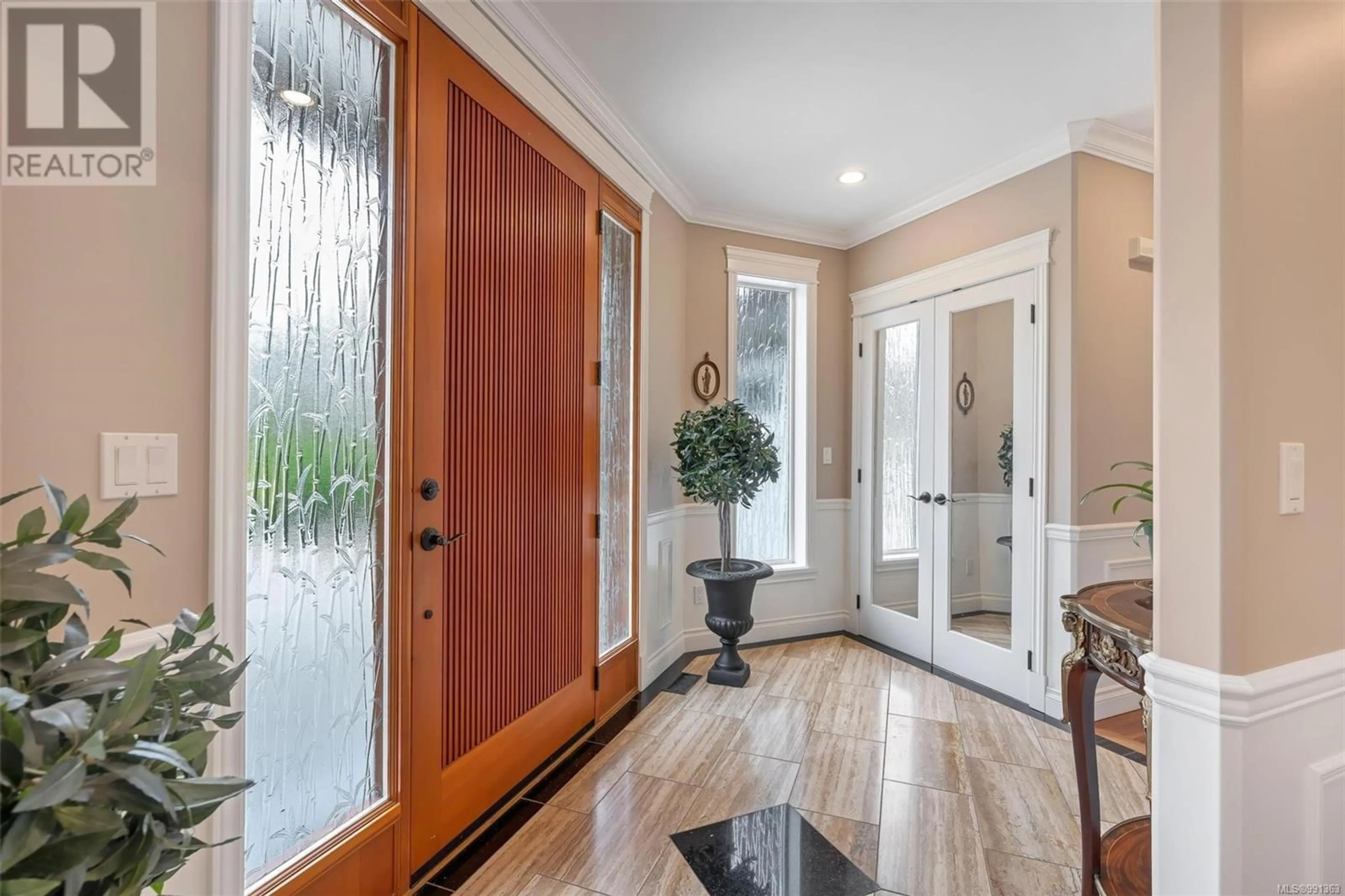 Indoor entryway for 1705 De Sousa Pl, Saanich British Columbia V8N3L3