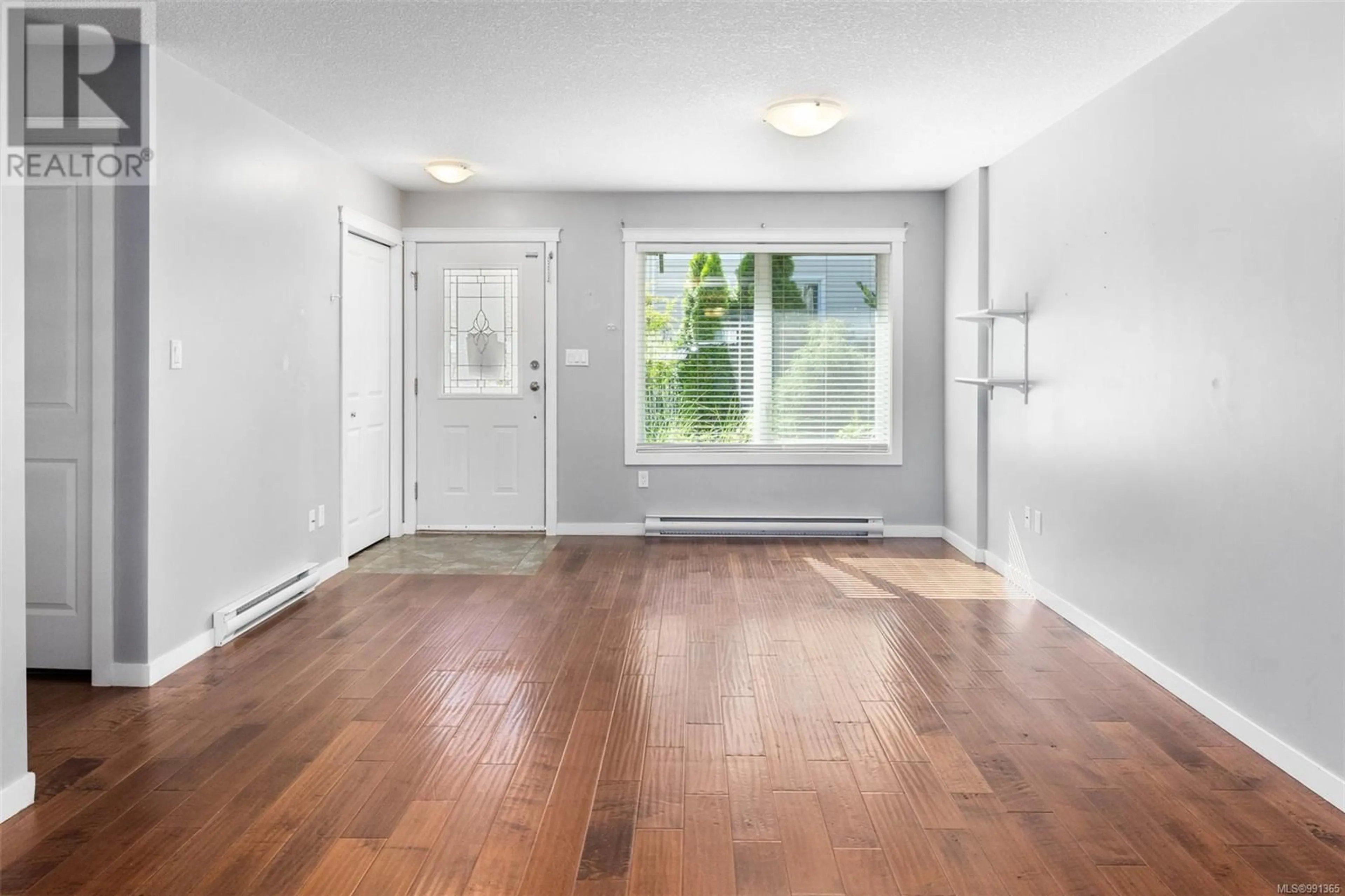 Indoor entryway for 2 1141 2nd Ave, Ladysmith British Columbia V9G1B8