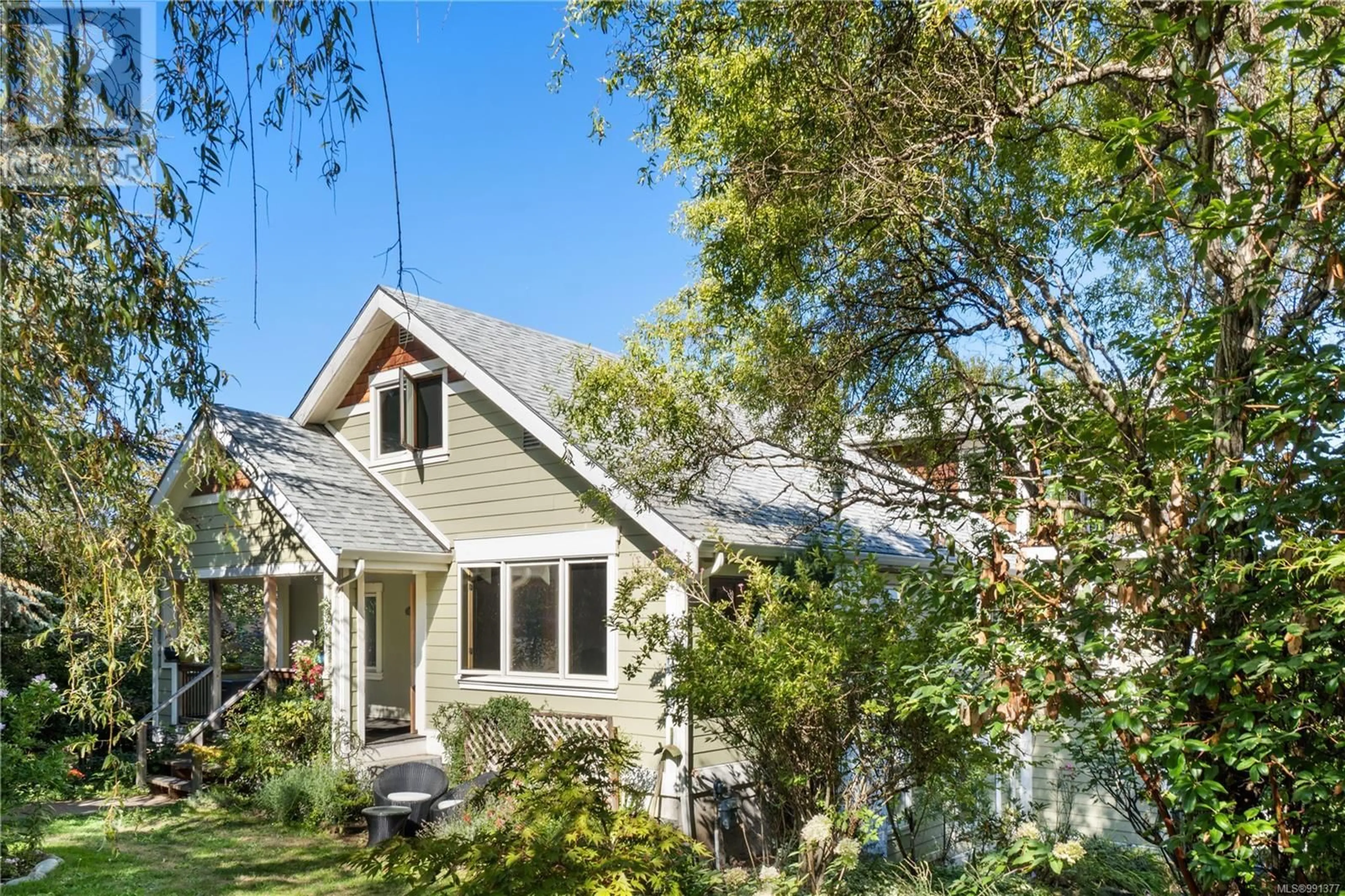 A pic from outside/outdoor area/front of a property/back of a property/a pic from drone, street for 293 BAYVIEW AVENUE, Ladysmith British Columbia V9G1A4