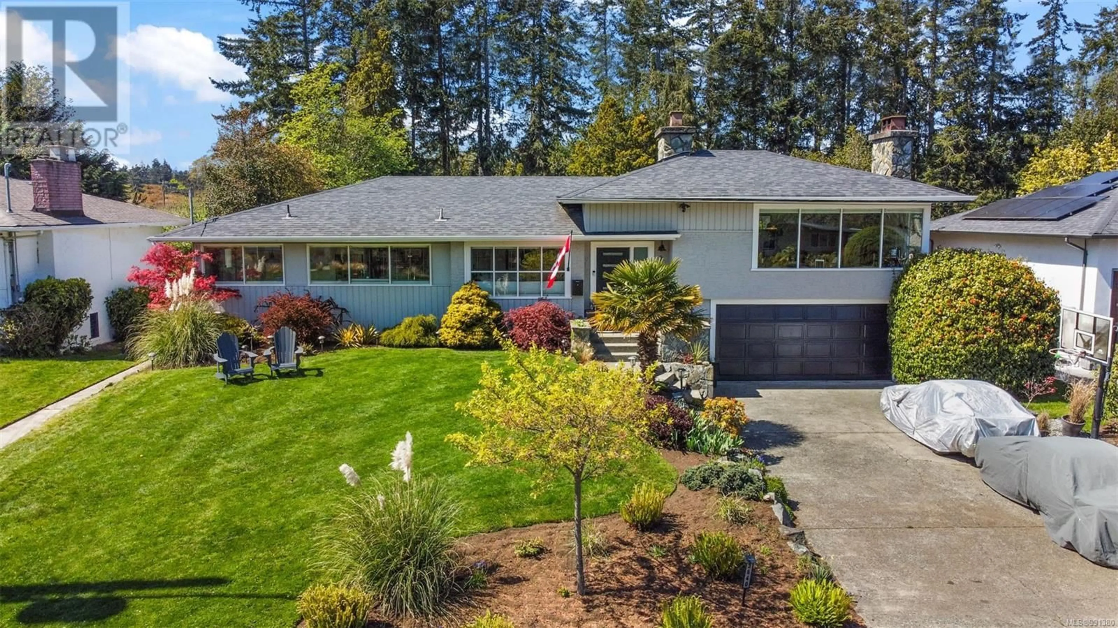 Home with vinyl exterior material, street for 3640 CRESTVIEW ROAD, Oak Bay British Columbia V8P5C4