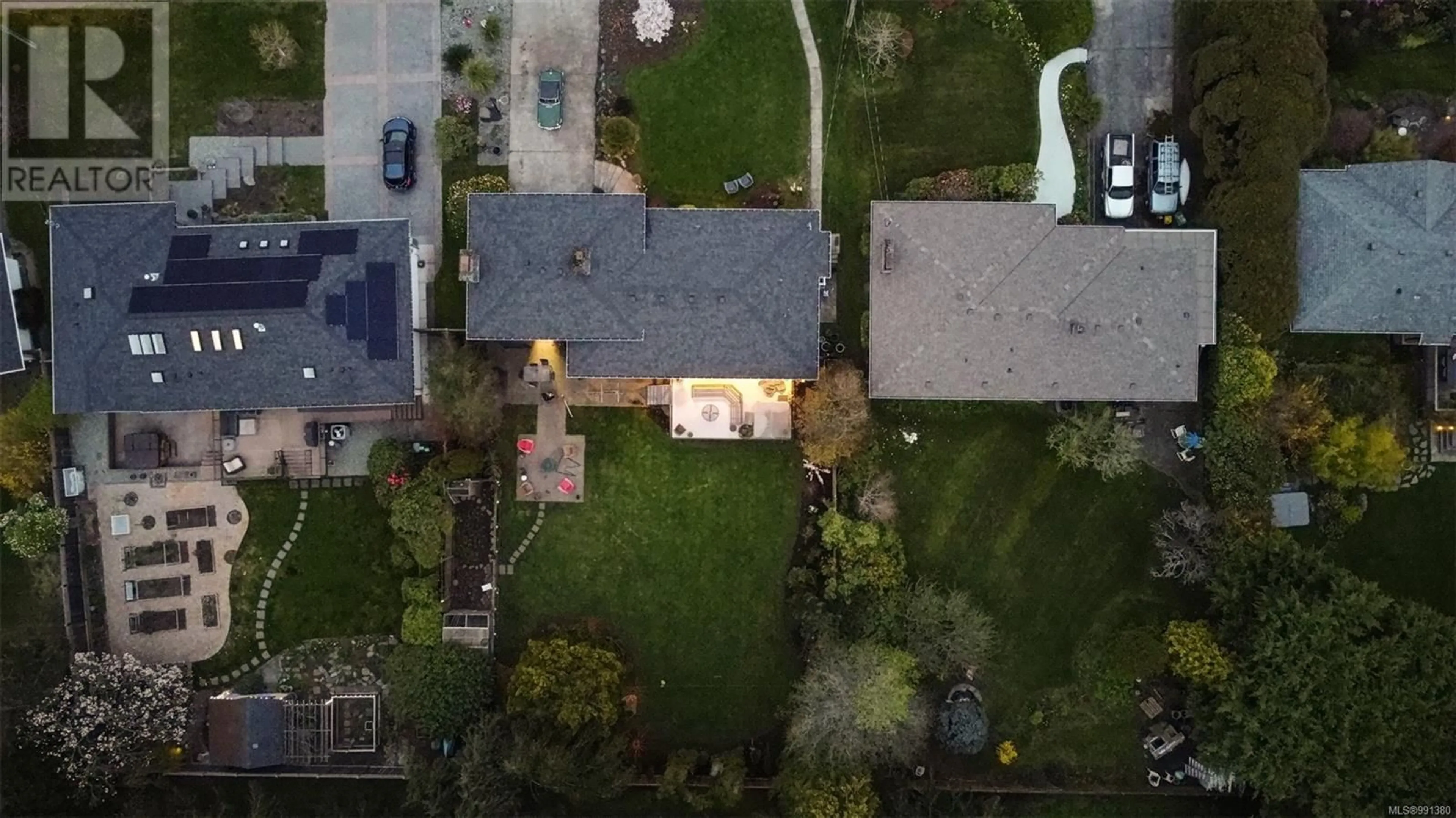 A pic from outside/outdoor area/front of a property/back of a property/a pic from drone, street for 3640 CRESTVIEW ROAD, Oak Bay British Columbia V8P5C4