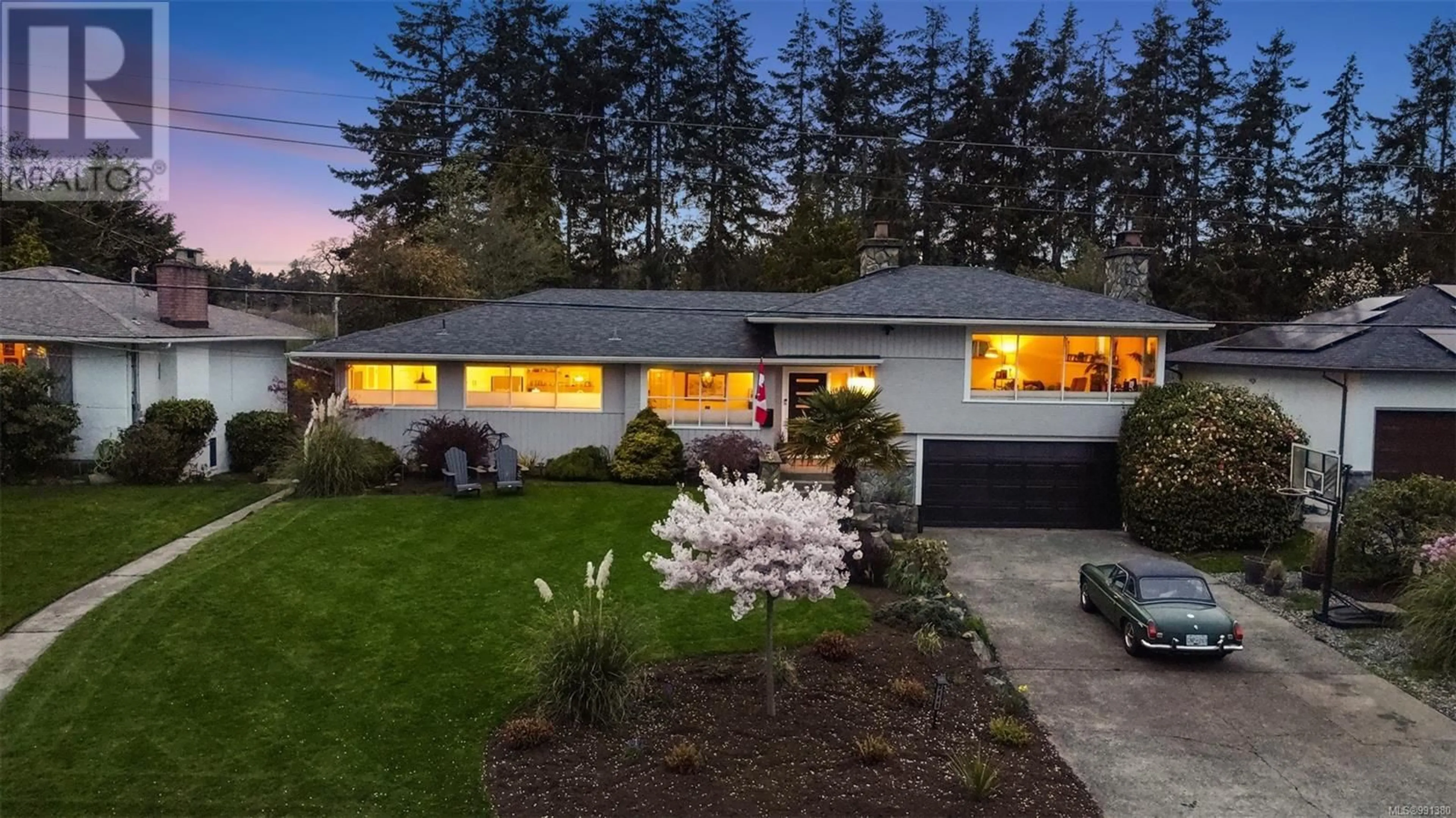 Home with vinyl exterior material, street for 3640 CRESTVIEW ROAD, Oak Bay British Columbia V8P5C4