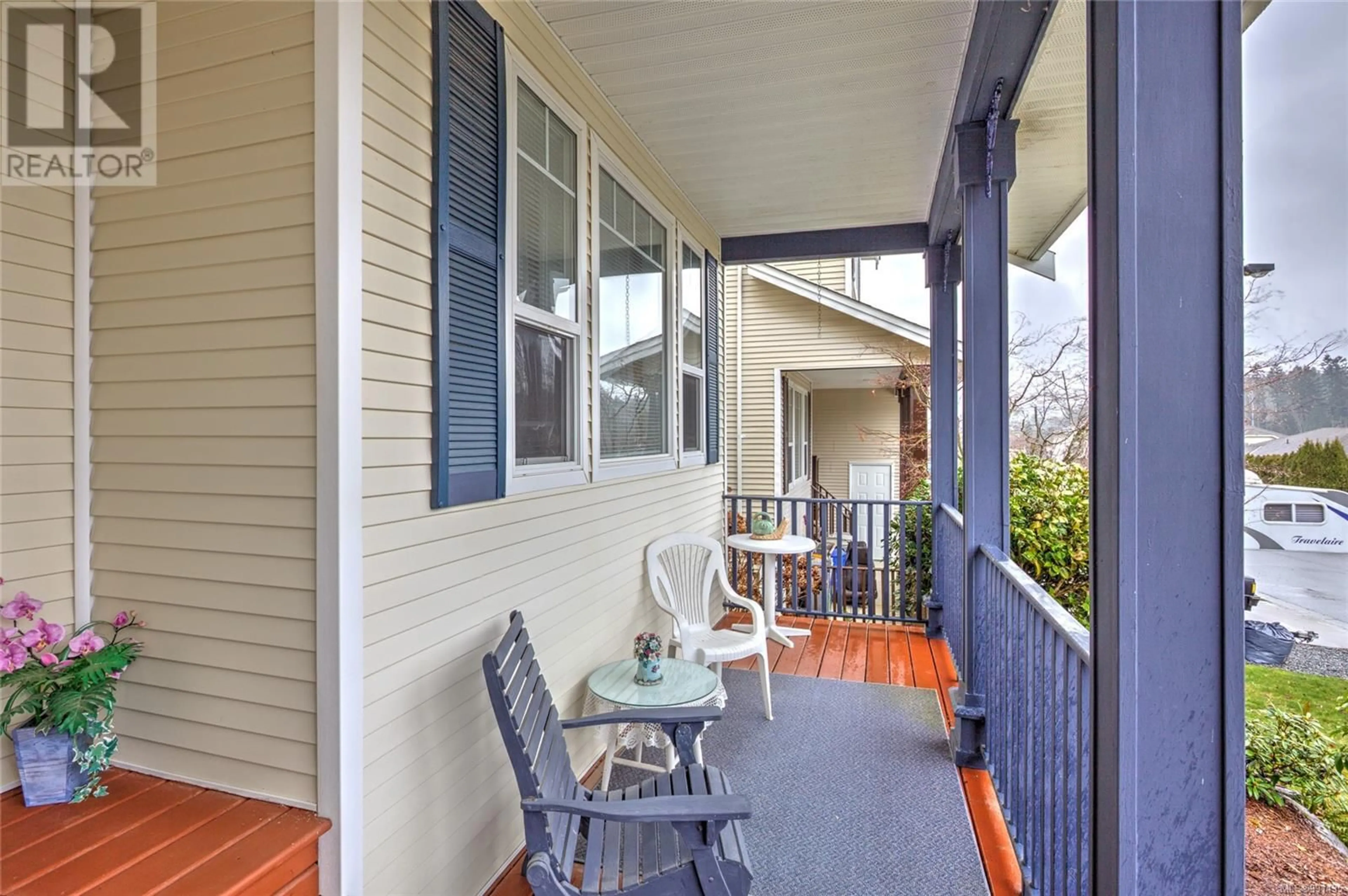 Patio, street for 634 OAKWOOD ROAD, Ladysmith British Columbia V9G2C1